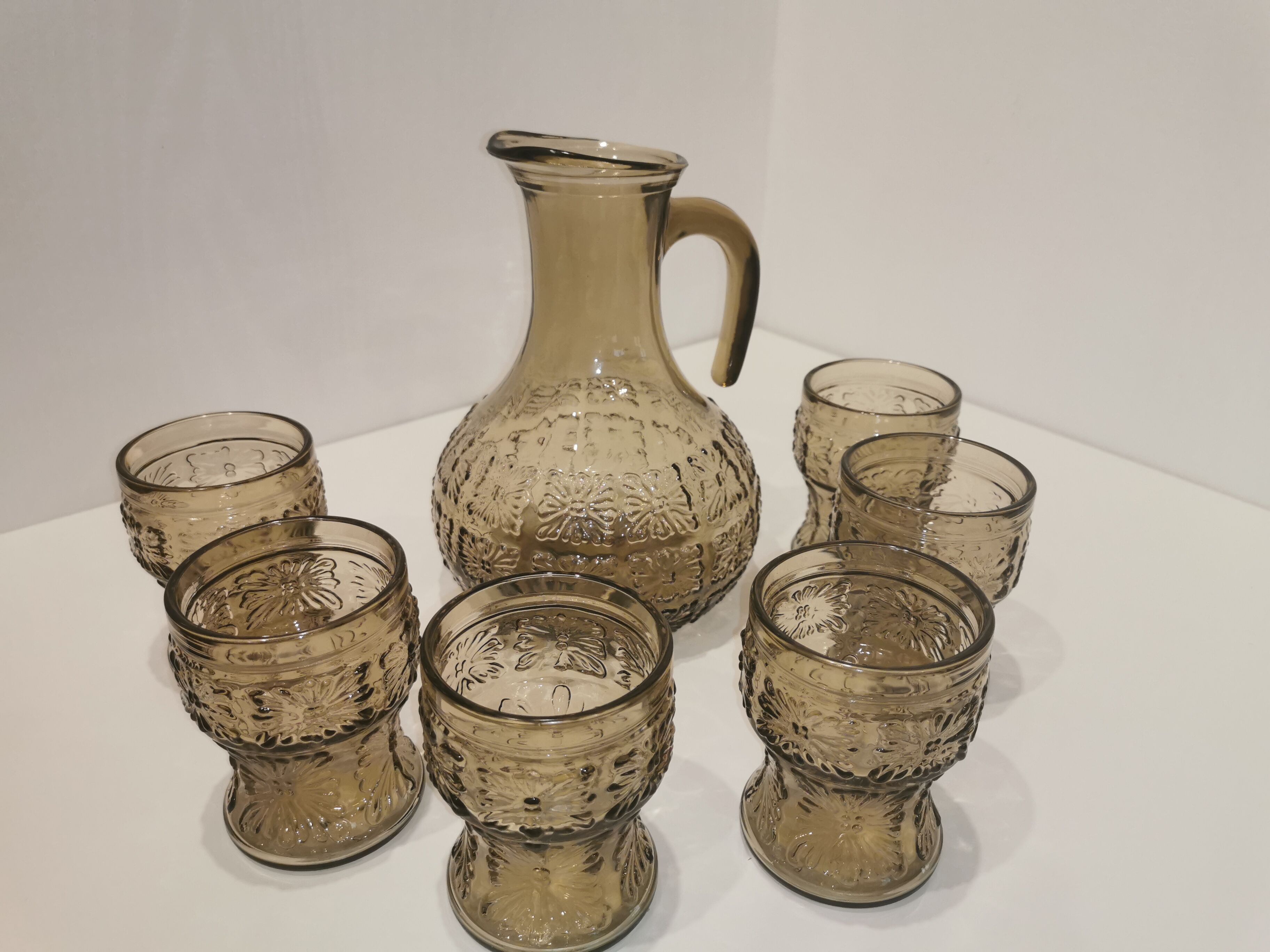 Glass set and decanter made of smoked glass from Italy