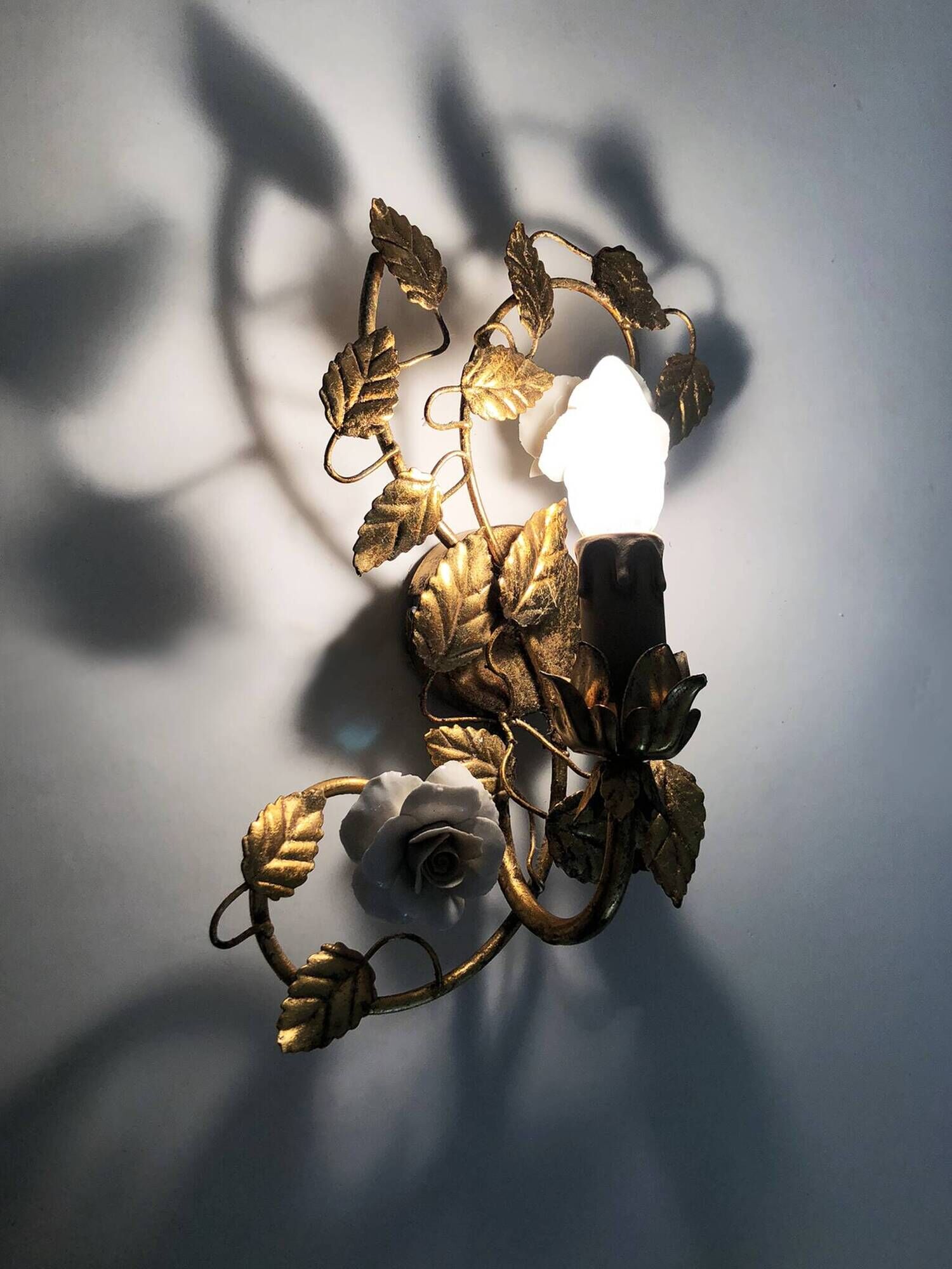 Paire d'appliques murales italienne feuillage doré à la feuille d'or, années 70-80