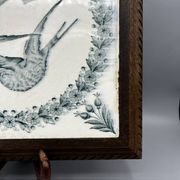 Dessous de plat en terre de fer – décor d’hirondelles – Faïencerie de Longwy