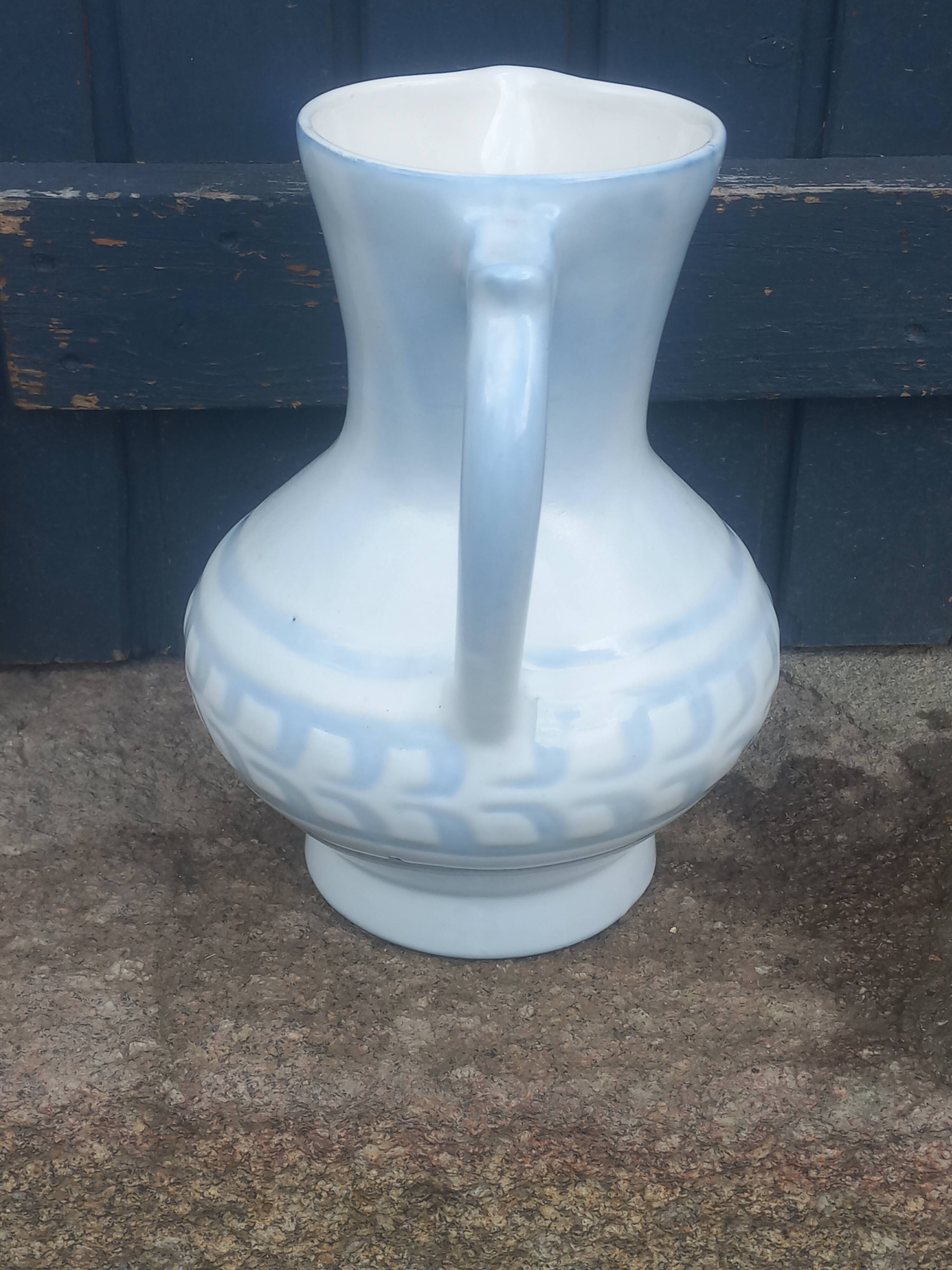 Roger Capron pitcher vase in Vallauris ceramic