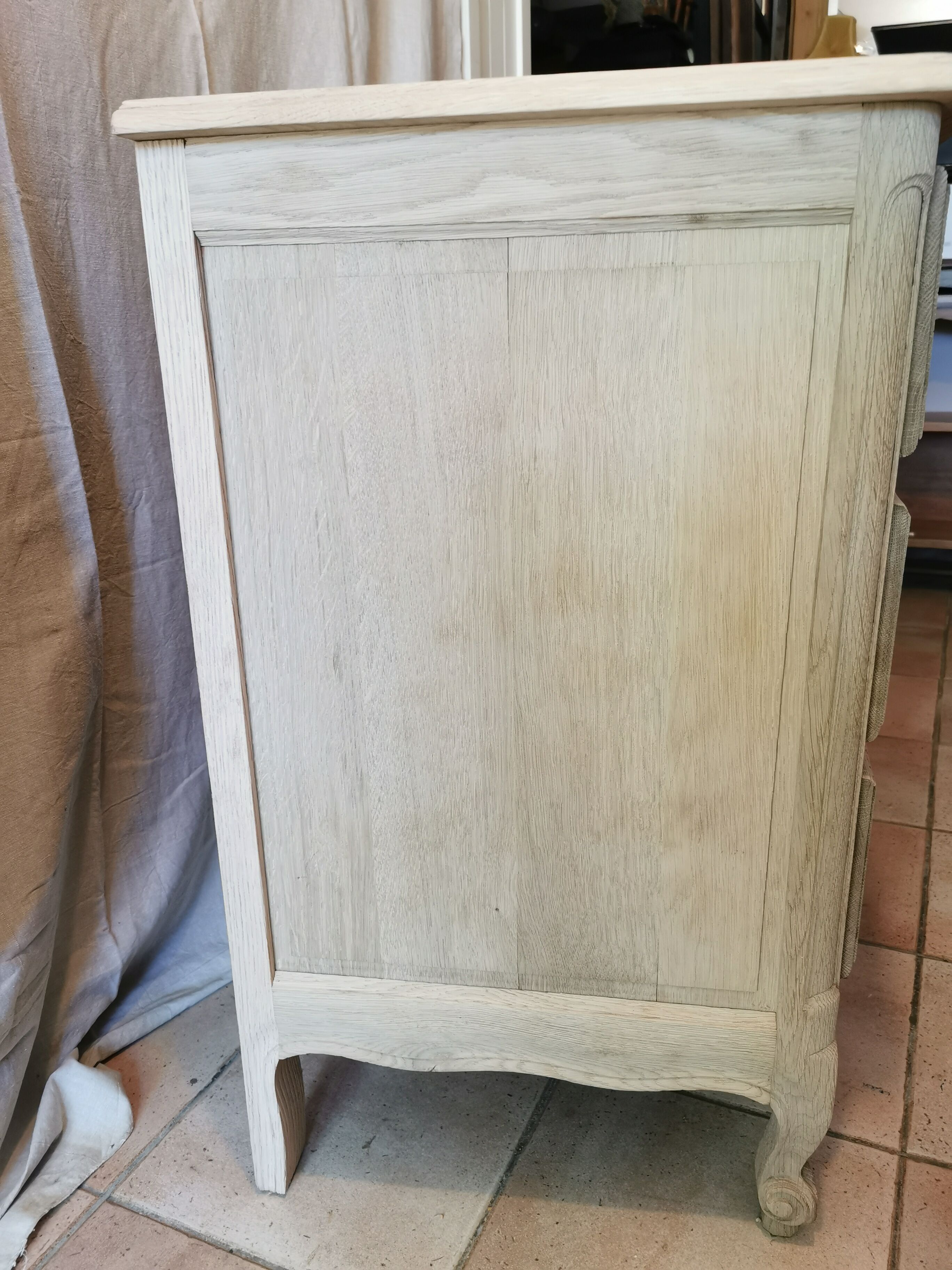 Curved chest of drawers raw oak 3 drawers