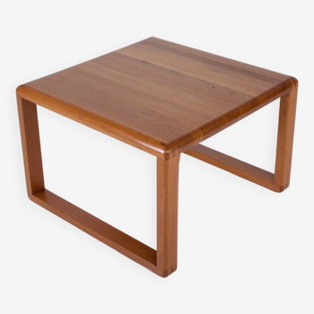 Square Scandinavian coffee table.Square Scandinavian coffee table.Square Scandinavian coffee table.Bass table