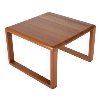 Square Scandinavian coffee table.Square Scandinavian coffee table.Square Scandinavian coffee table.Bass table