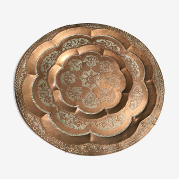Old copper tray red orient decorated with chiseled friezes 45 cm