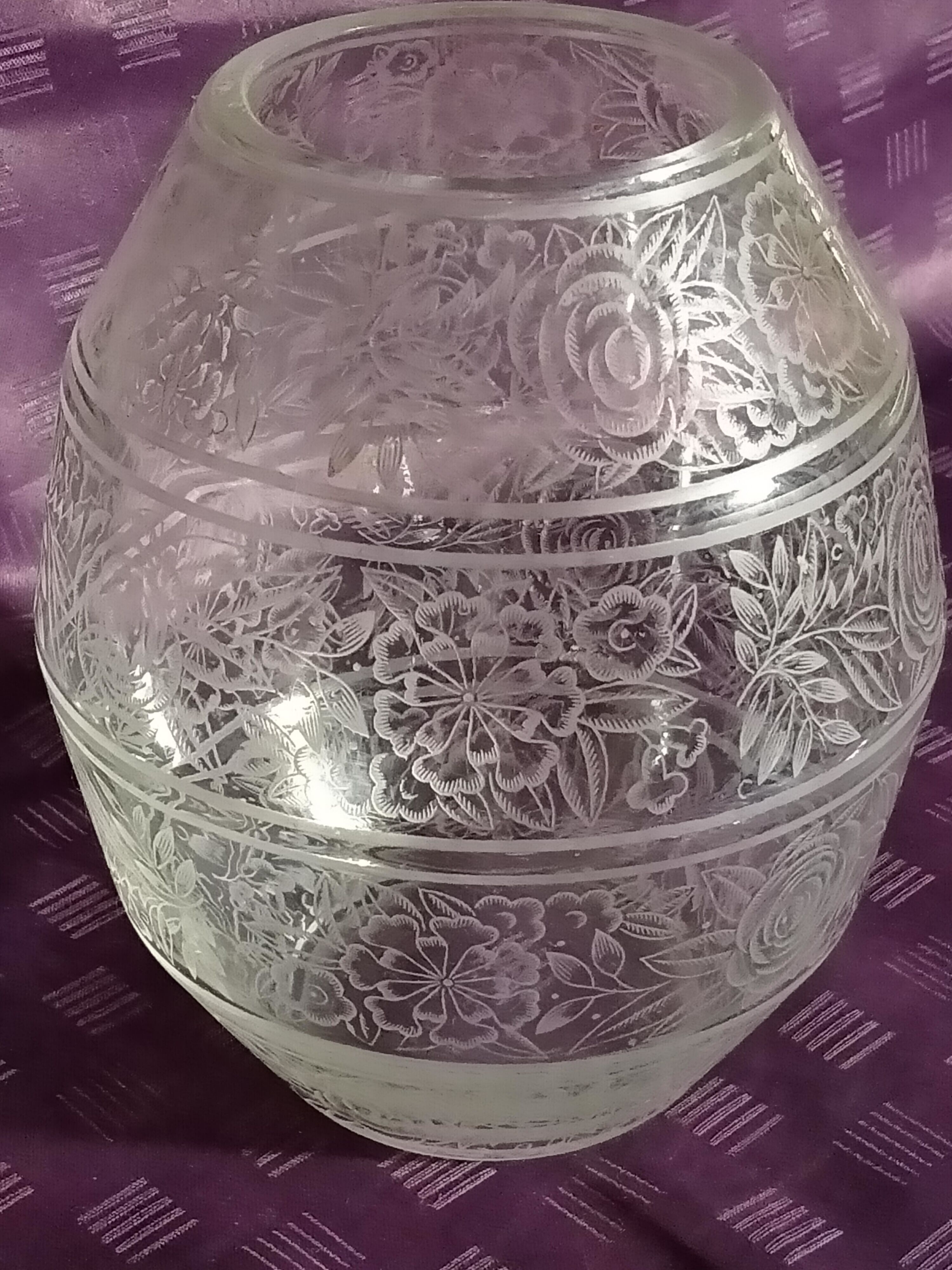 Art Deco crystal vase signed Baccarat