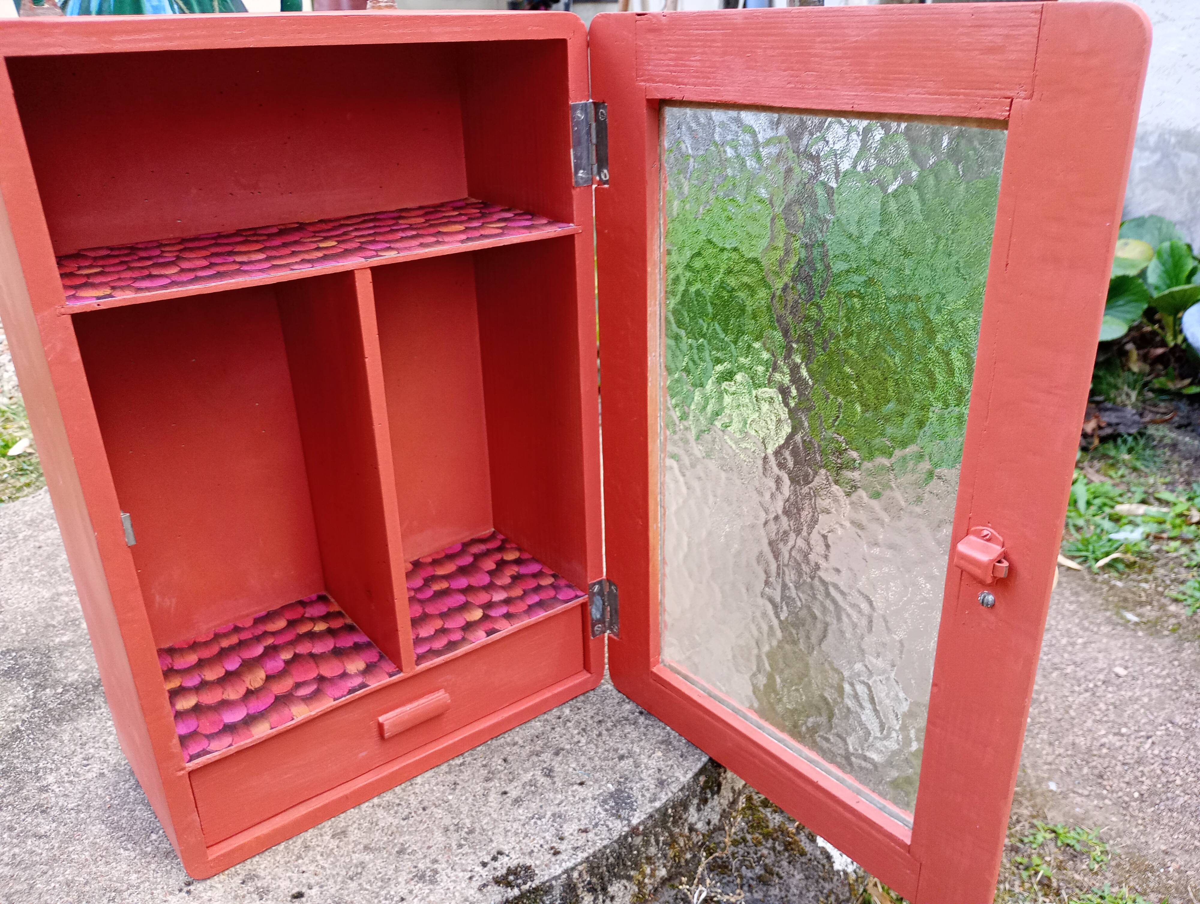 Small bathroom cabinet