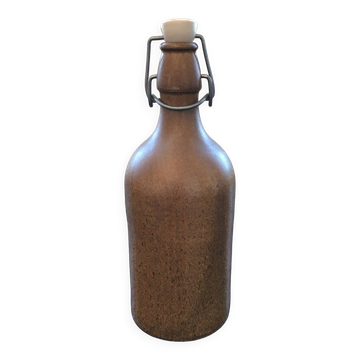 Bouteille en grès beige