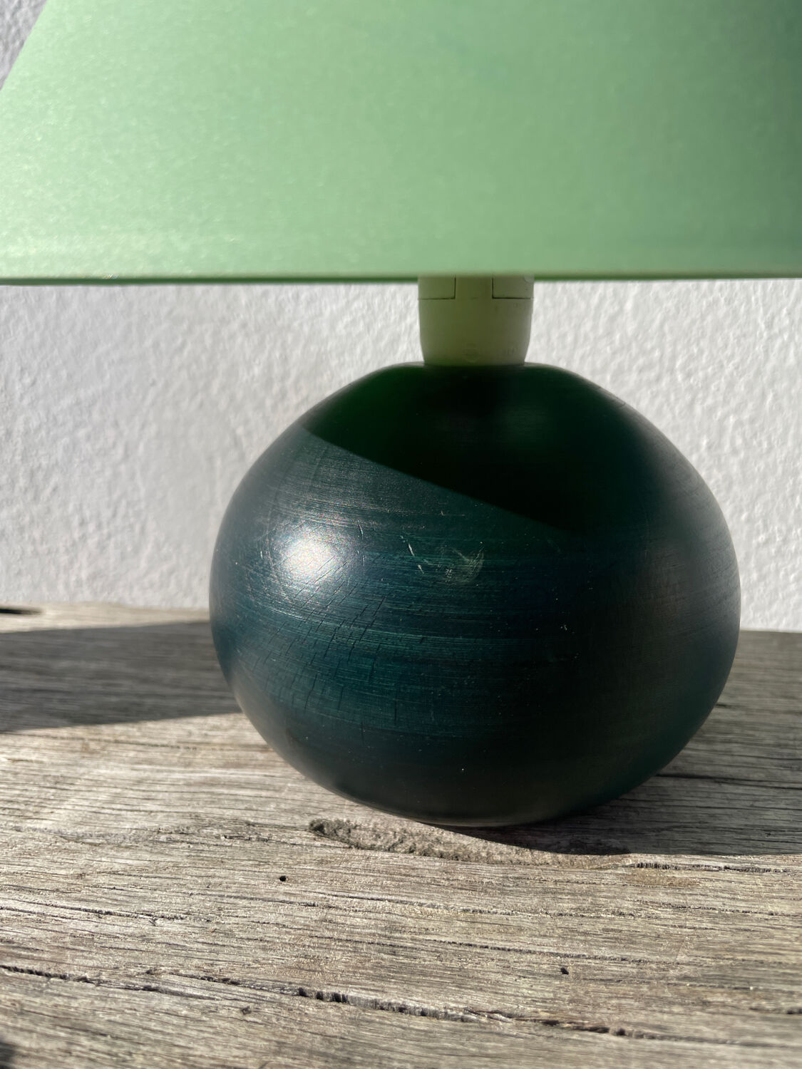 Green round wooden lamp l