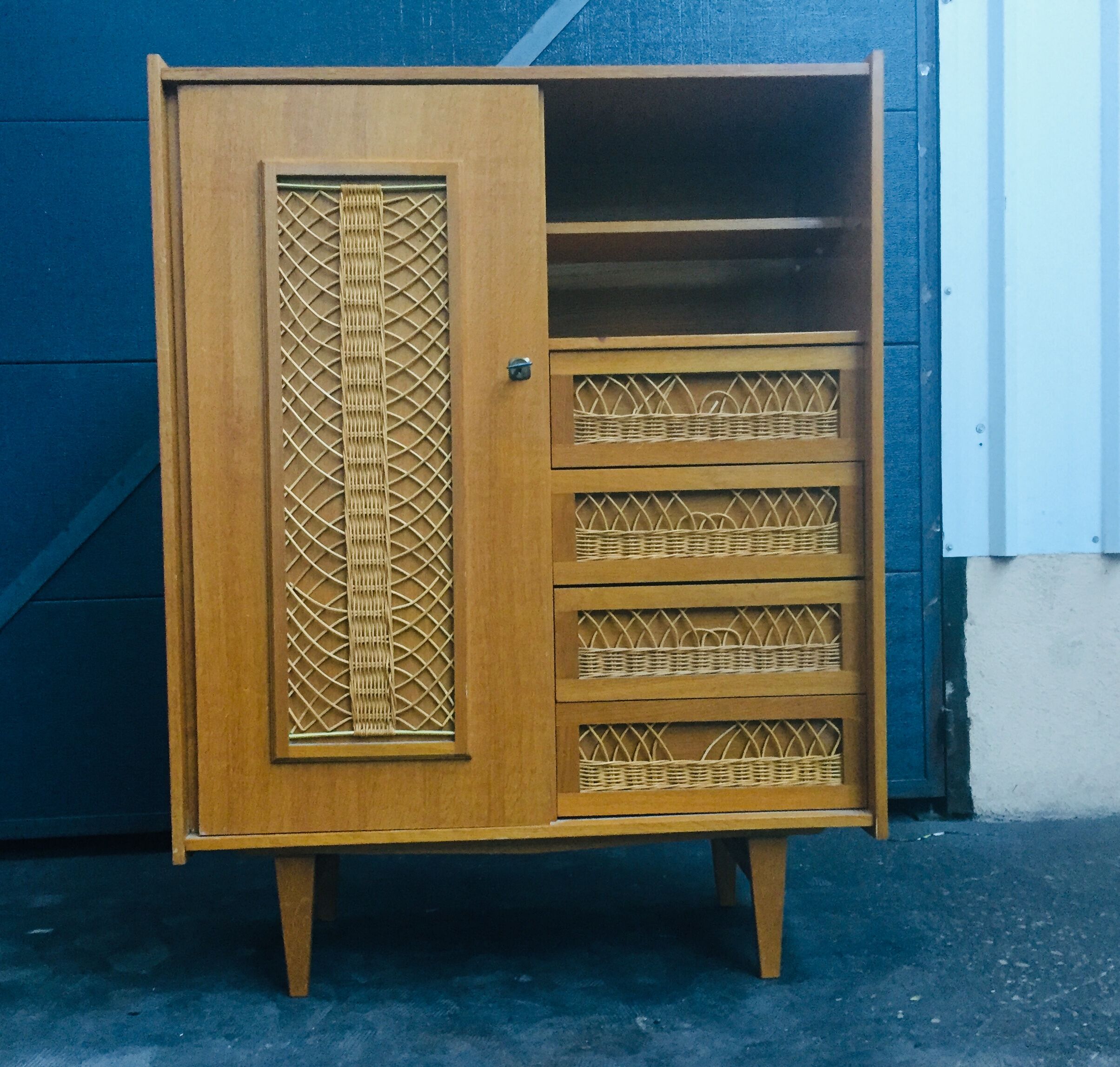 Convenient wardrobe in wood and rattan