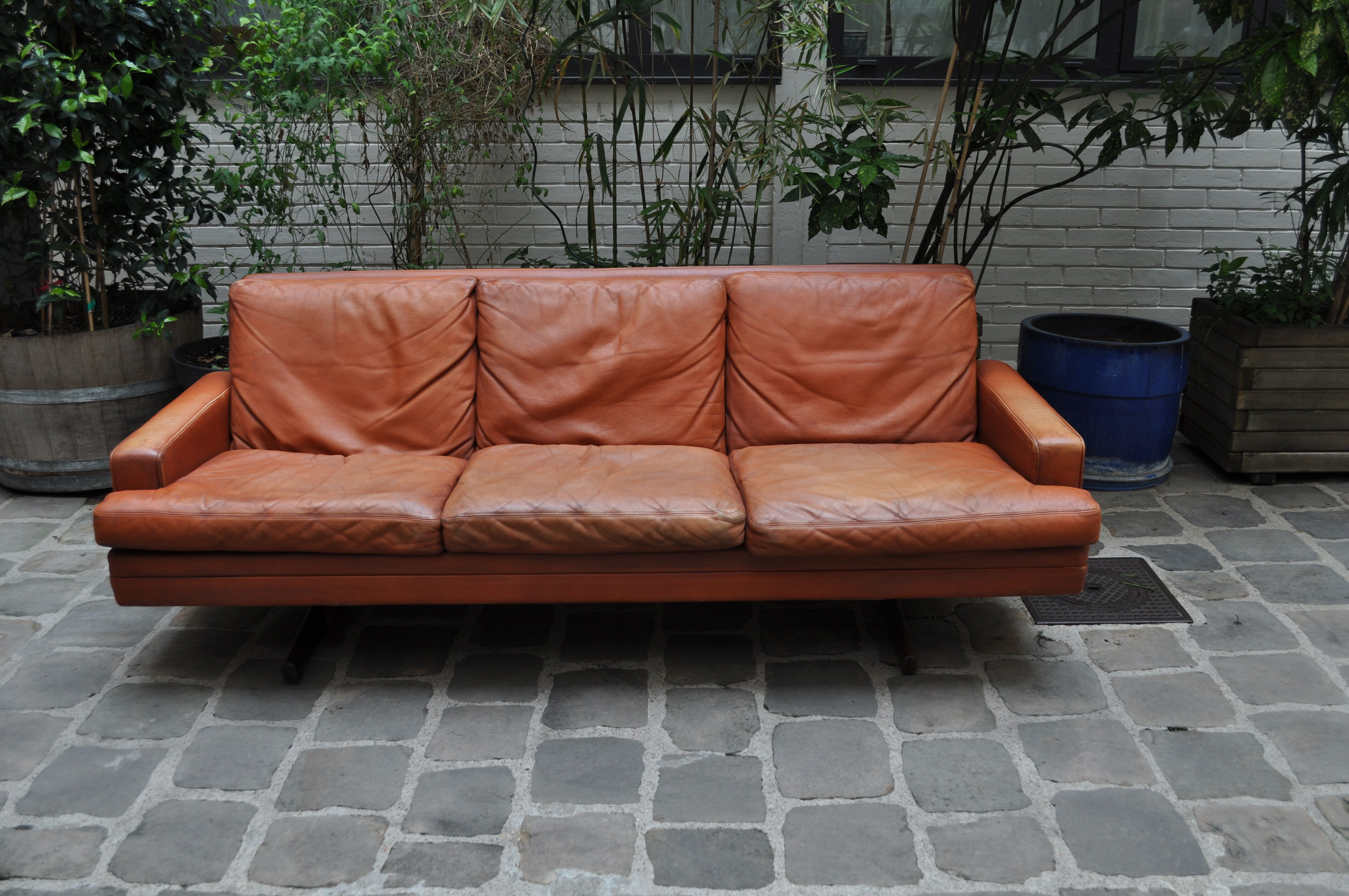 Scandinavian leather and rosewood sofa Fredrik Kayser 1965, 3 places