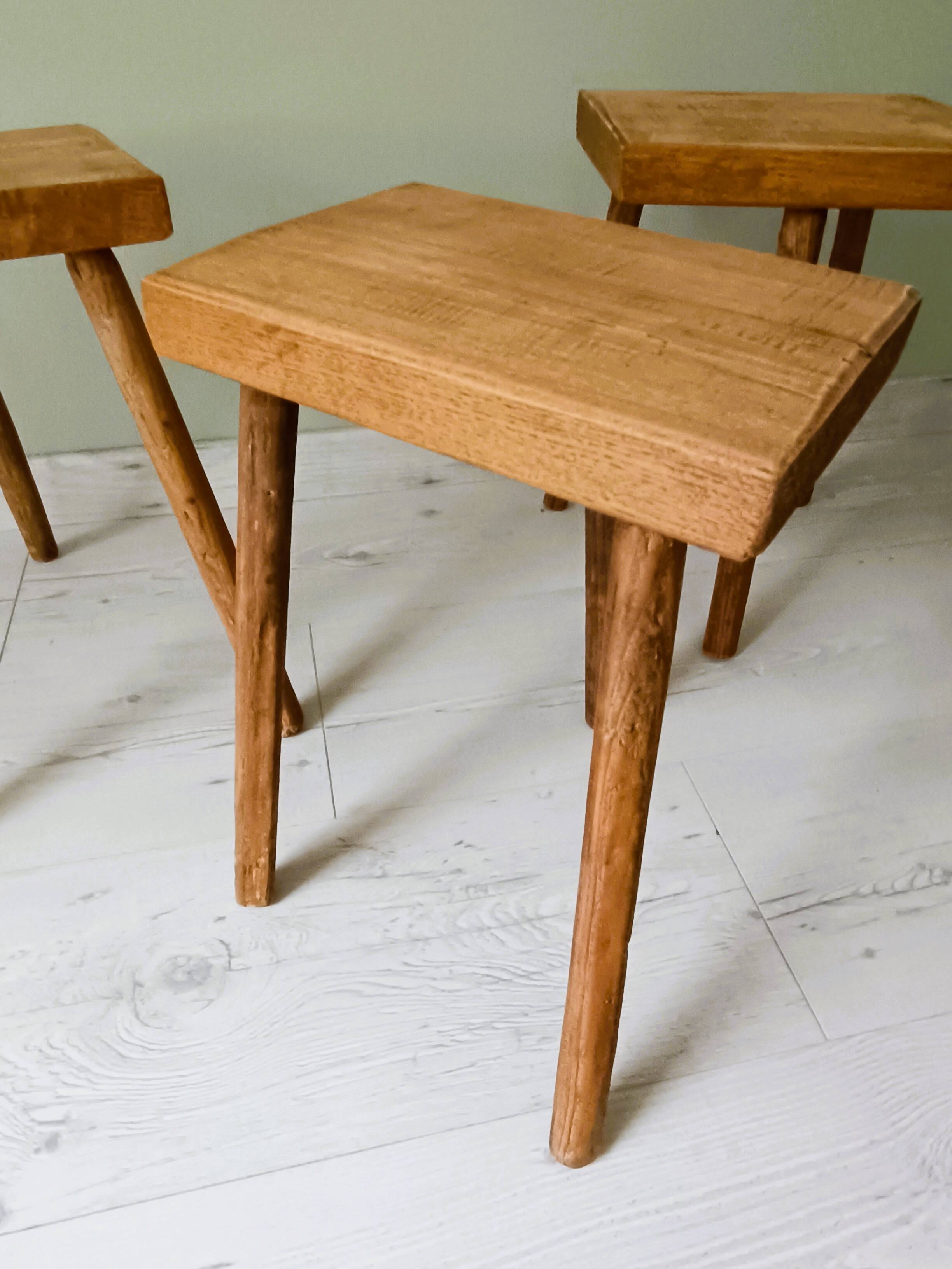 Lot de 3 petits tabourets tripodes