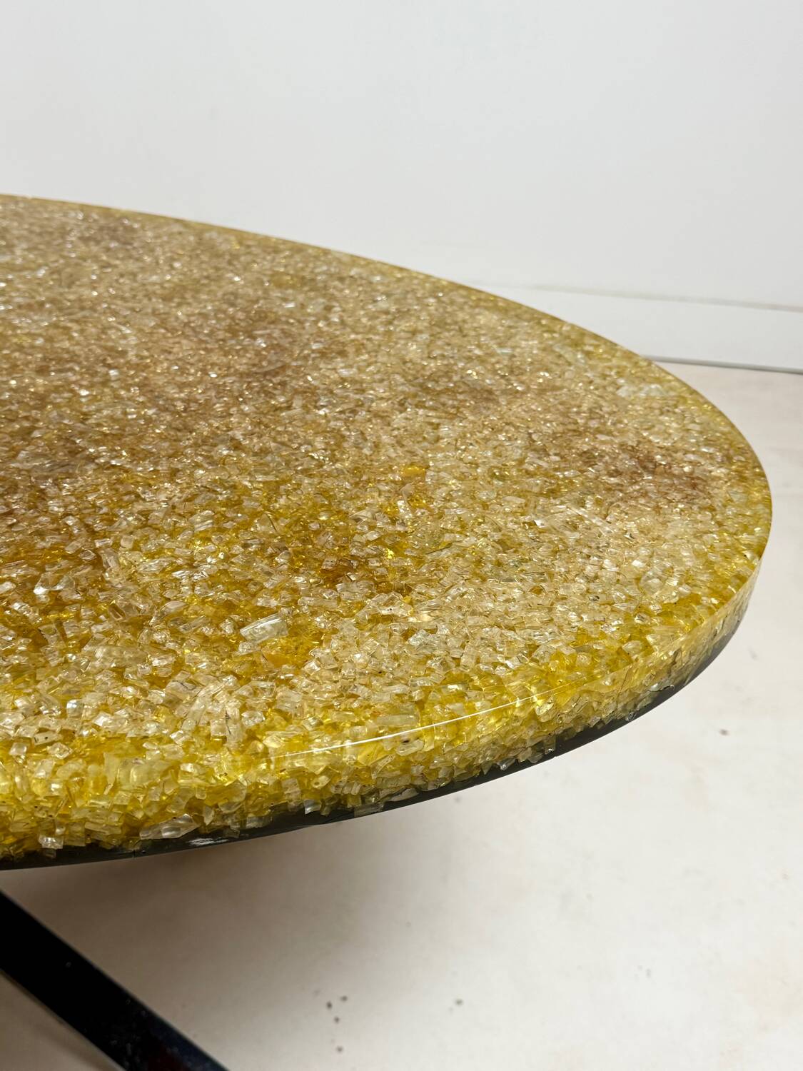 Table basse en résine par Pierre Giraudon