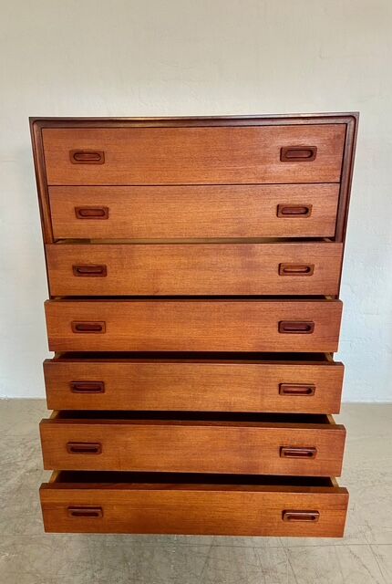 Commode haute vintage danoise des années 60 par Borge Mogensen.