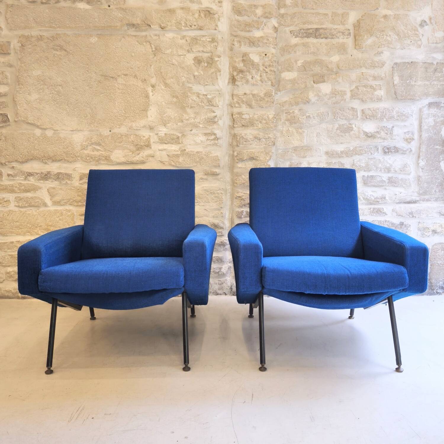 Pair of Troïka armchairs, design by Paul Geoffroy, Airborne edition.