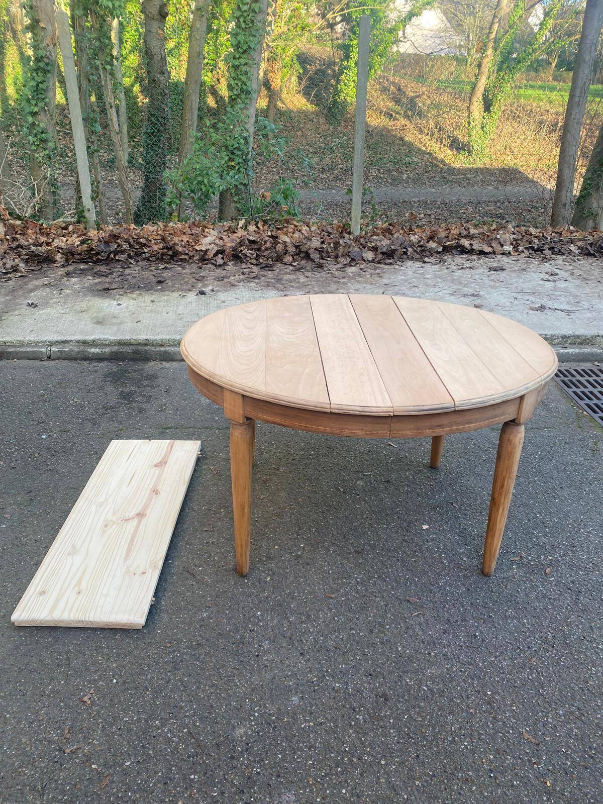 Renovated Louis Philippe round extendable dining table from the 18th century, 205cm.