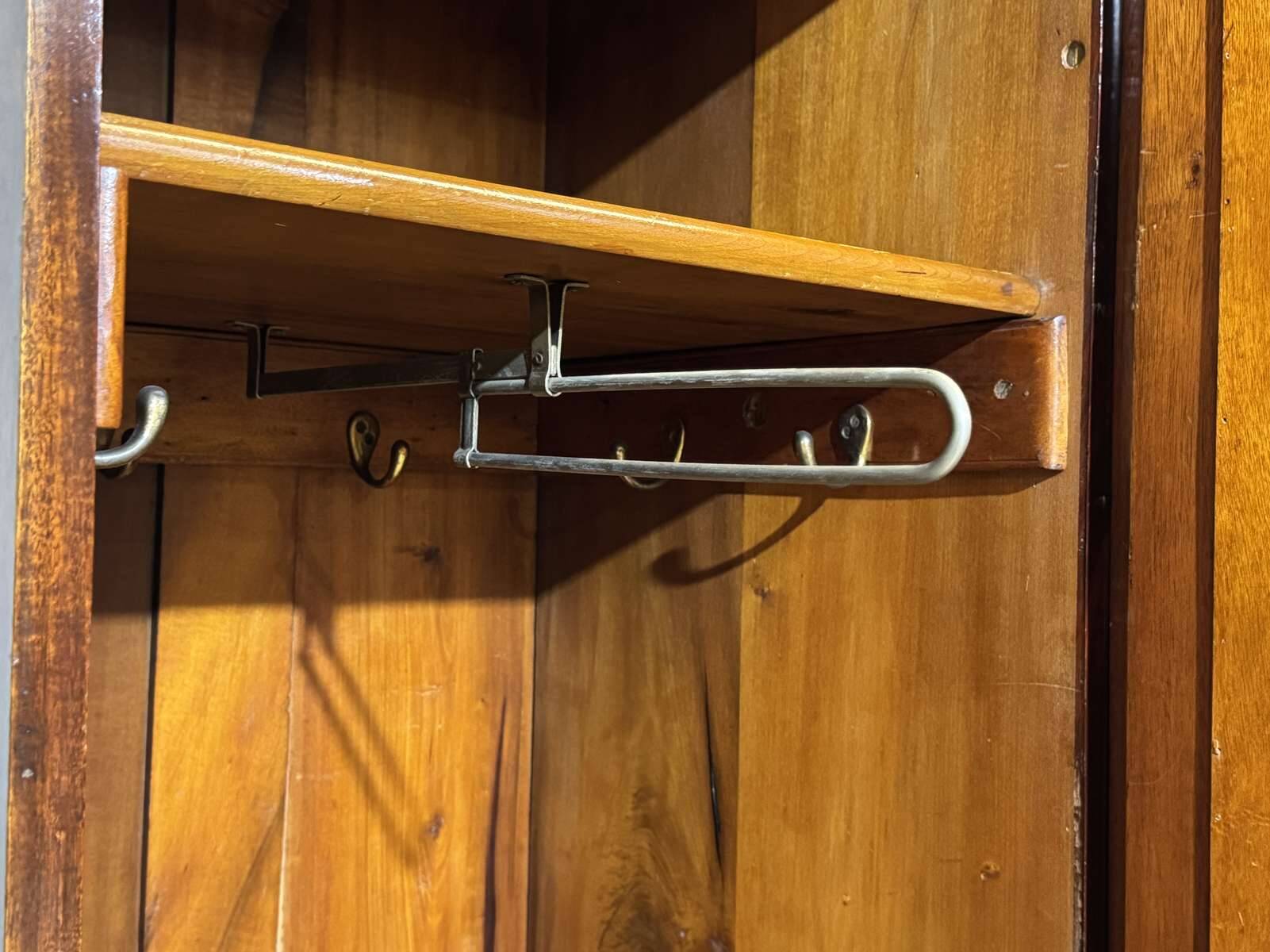 Armoire dressing anglaise en acajou 19ème
