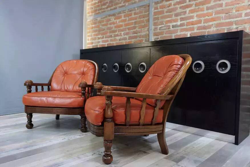 Pair of 60s armchairs in leather and wood
