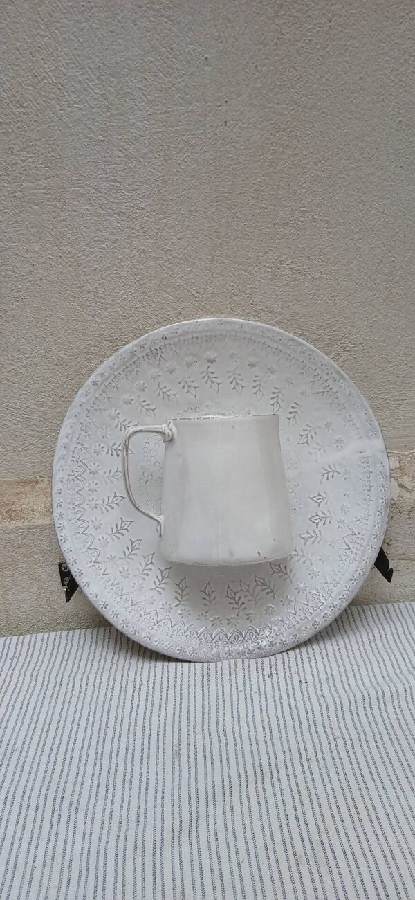 Assiette & pot fleurs murale astier de villatte