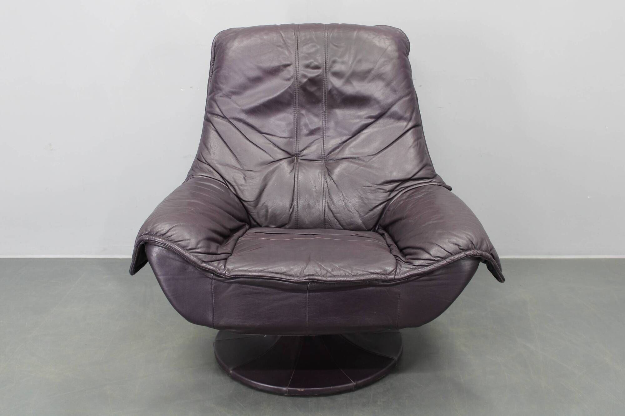 Italian dark purple leather swivel lounge chair, 1980s