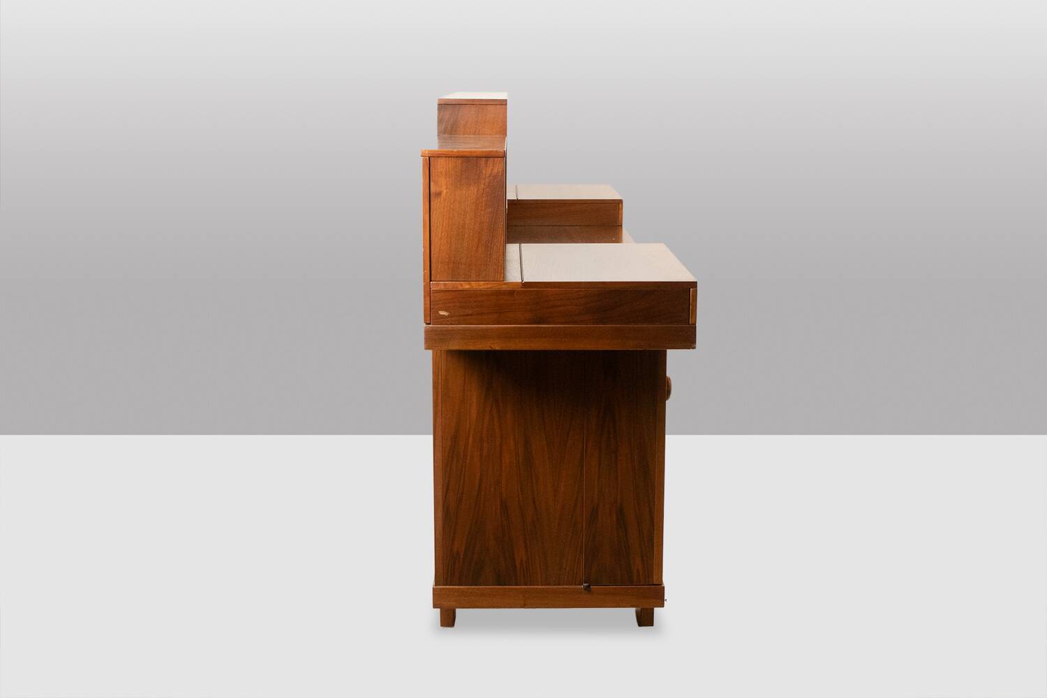 Silvio Coppola, for Bernini. Walnut enfilade with gradin. 1960s.