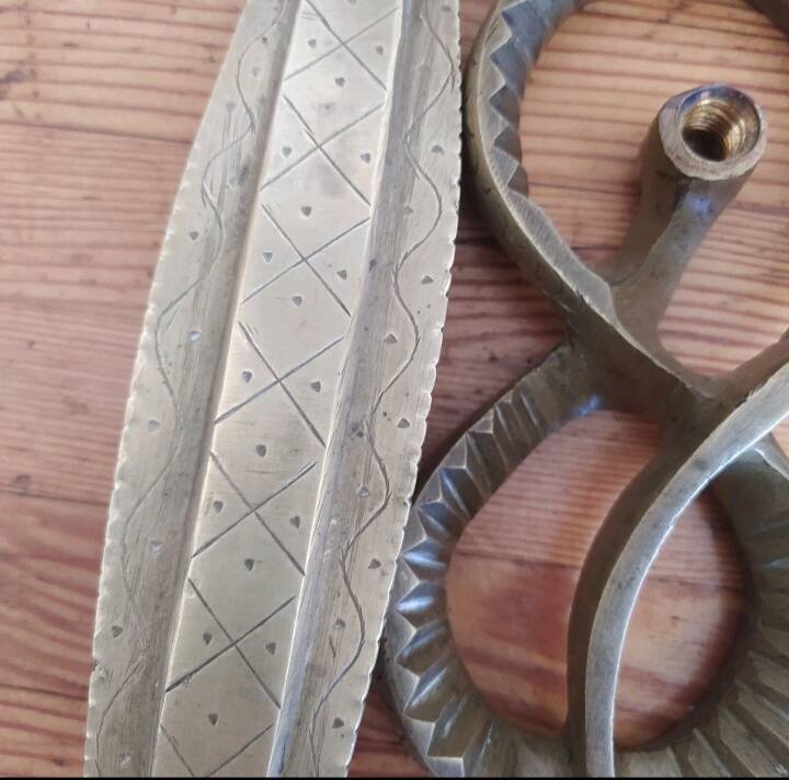 Cobra bronze lamp base