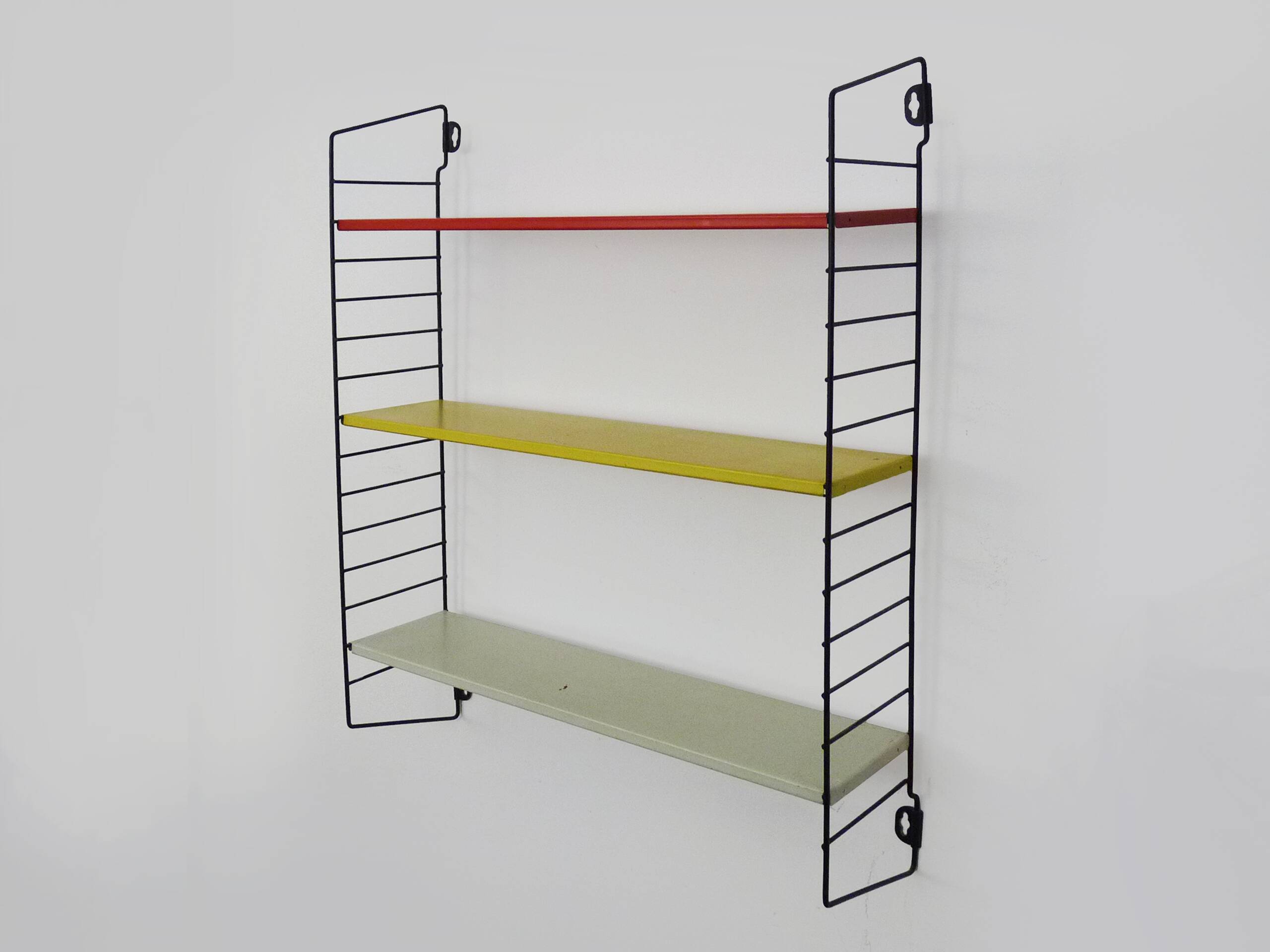 Vintage design shelf String Tomado Holland by Adriaan Dekker, Pilastro.