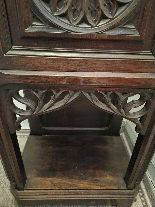 Petit meuble neo gothique