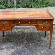 Louis XVI desk in wood and leather from the 19th century