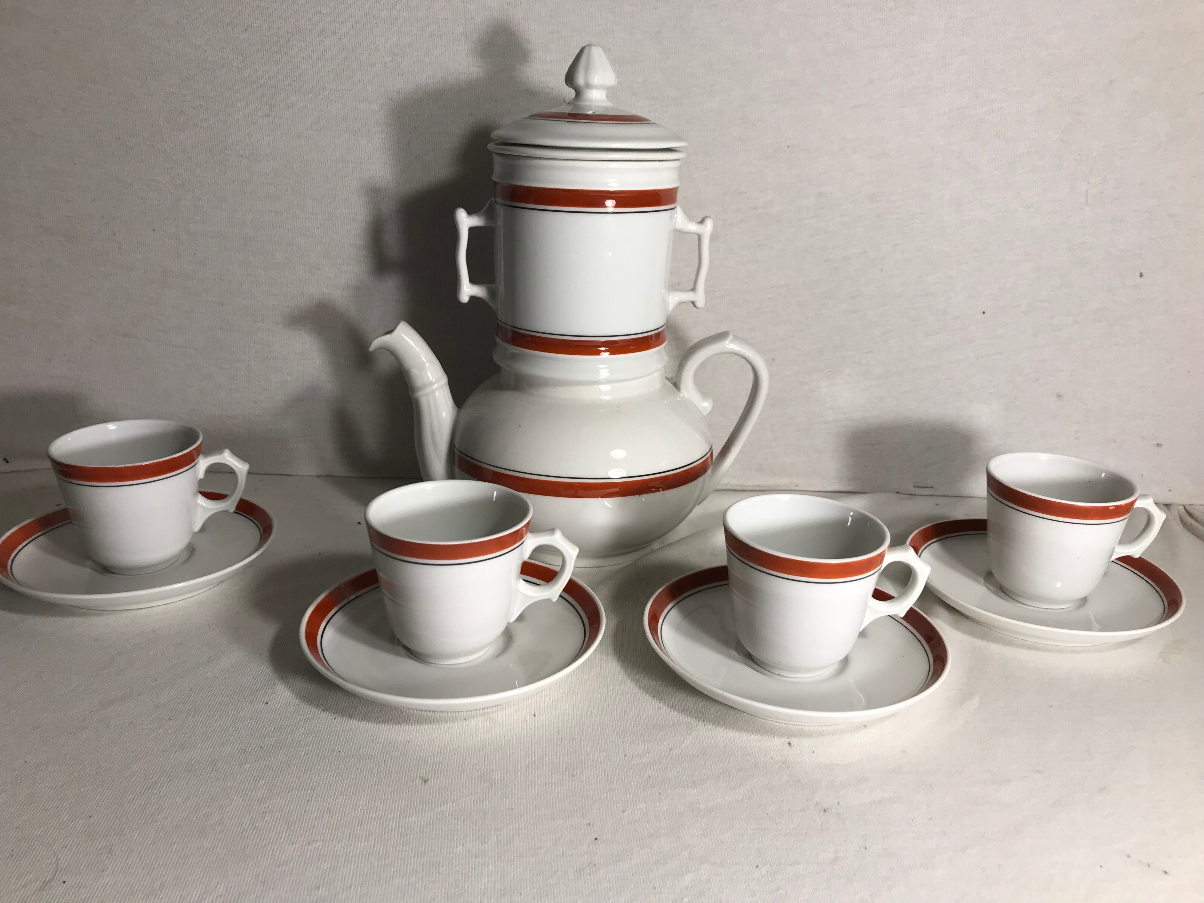 Teapot Pillivuyt and 4 vintage ceramic cups