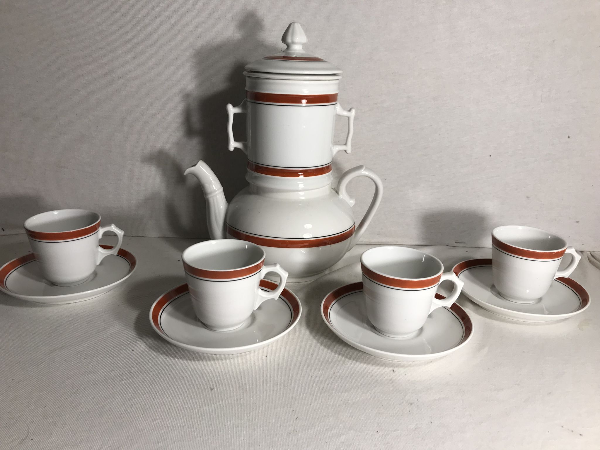 Théière Pillivuyt et 4 tasses céramique vintage