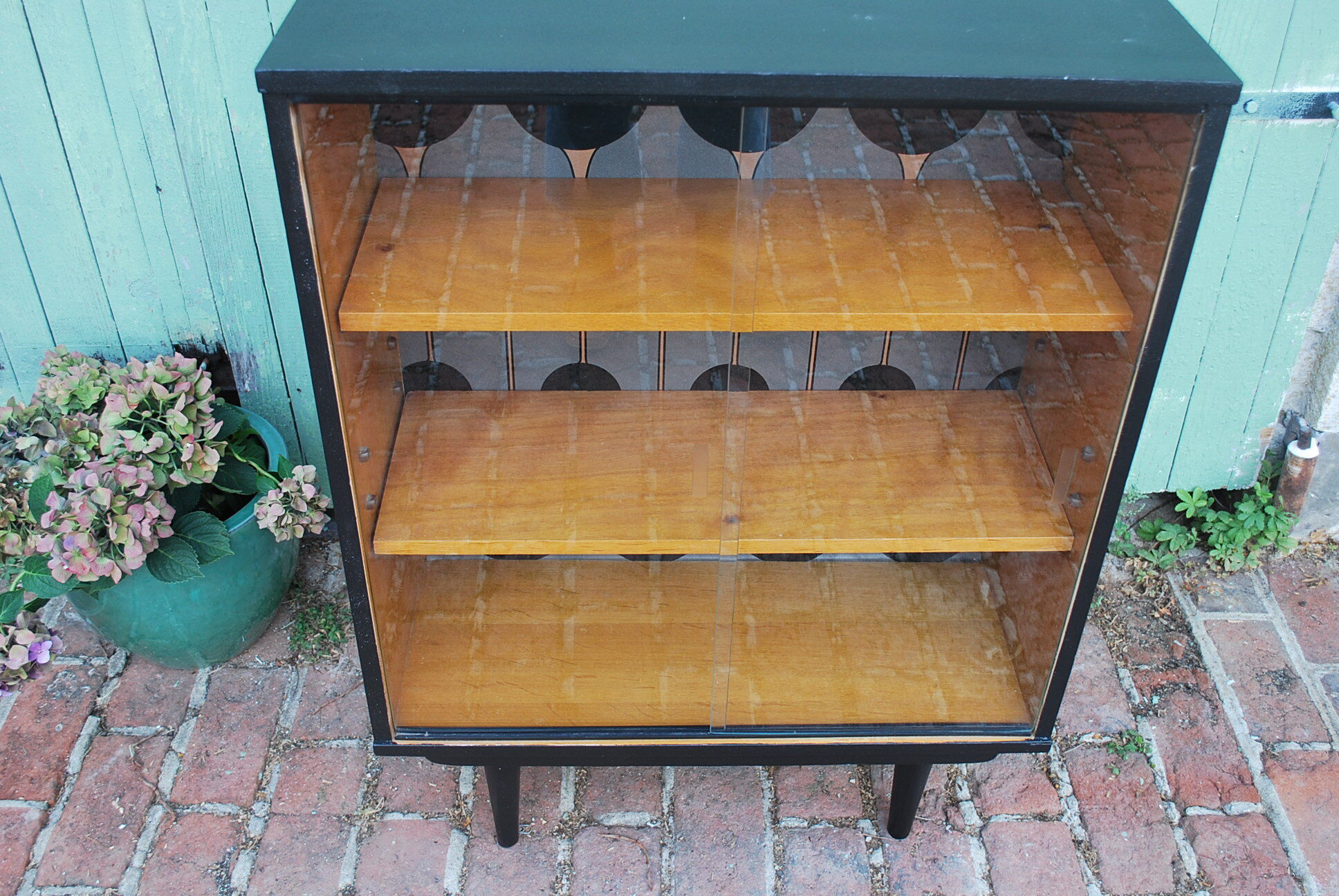Renovated vintage showcase library