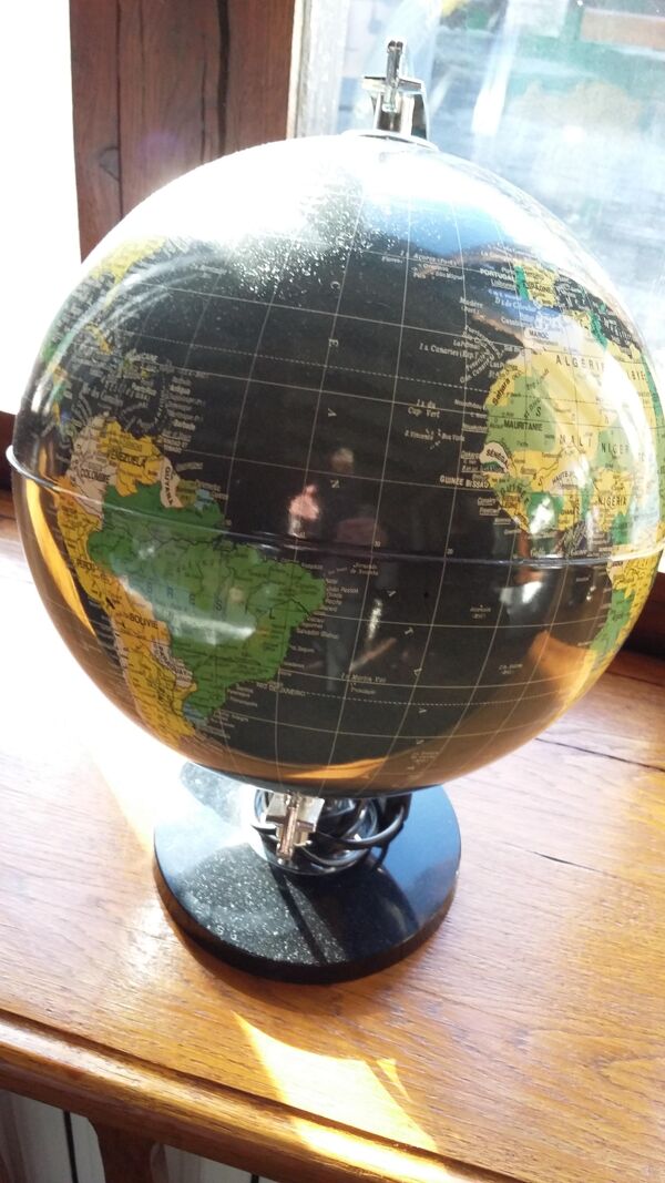 Globe terrestre lumineux année 1970