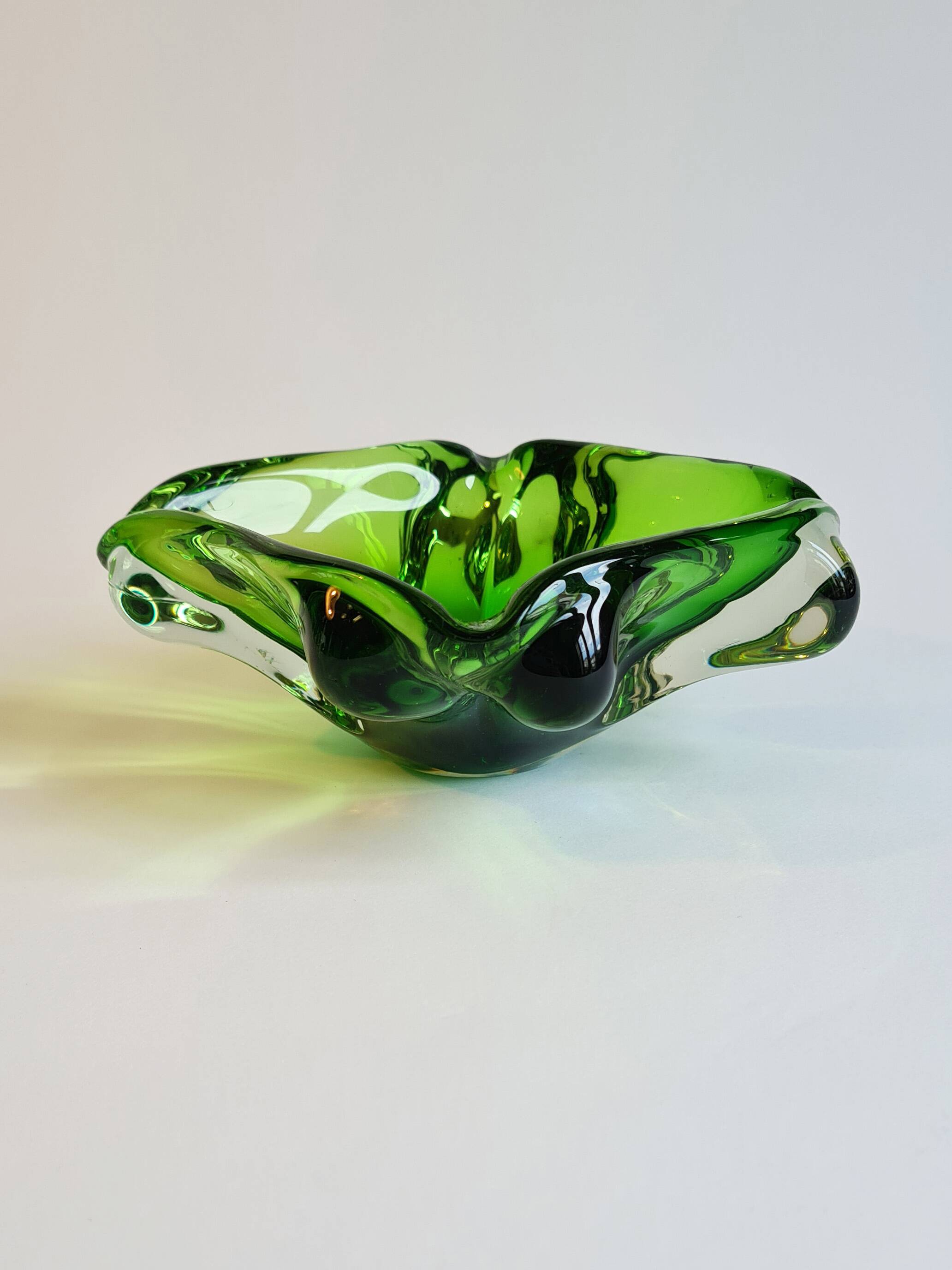 Vide-poche Murano “Vaseline” des Années 70 – Verre d’Uranium Vert Phosphore