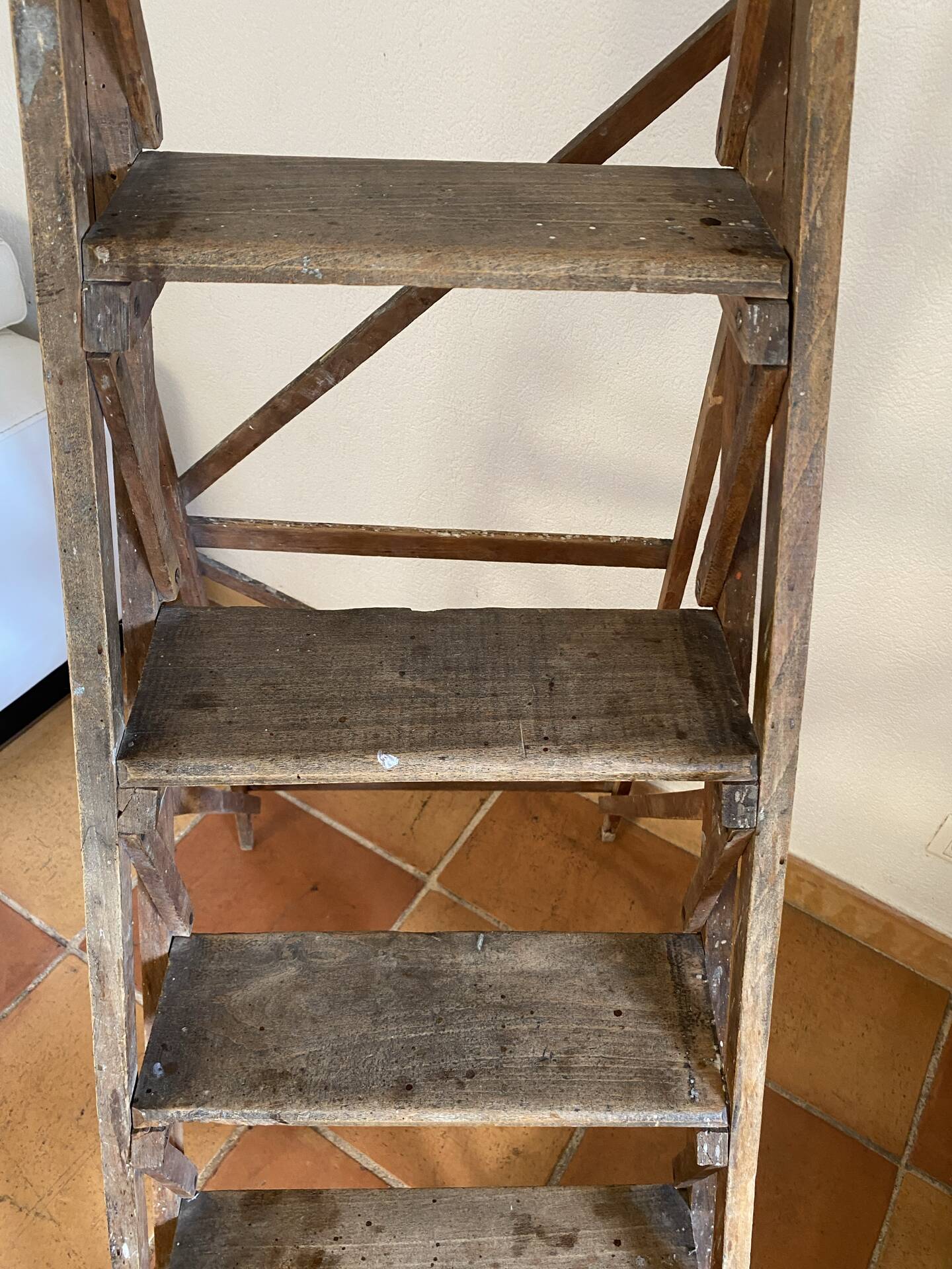 Wooden painter's step ladder