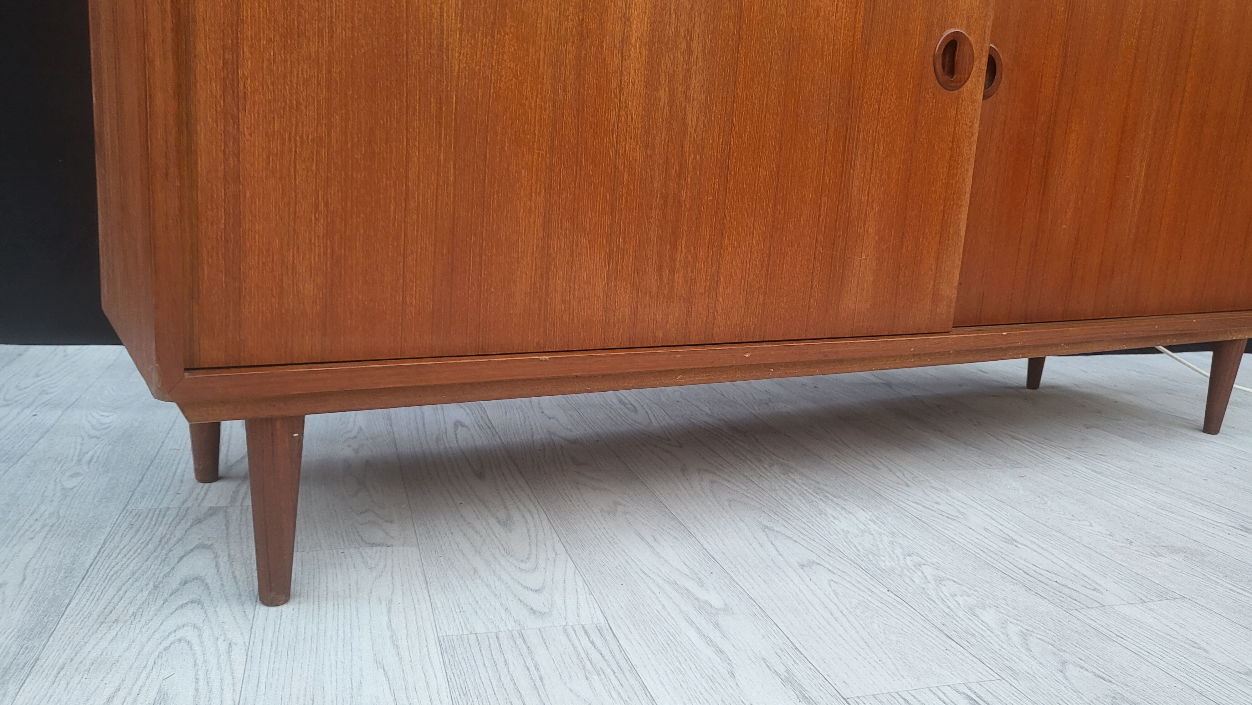 Cabinet with Secretary