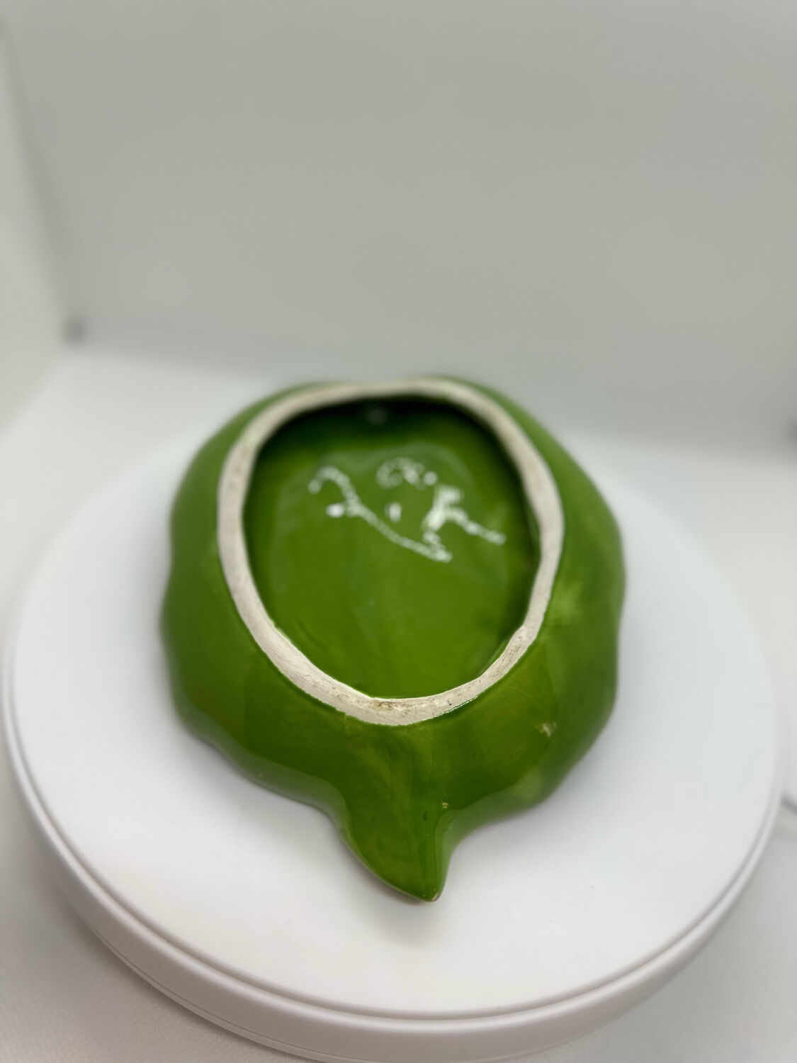 Water lily shaped ashtray