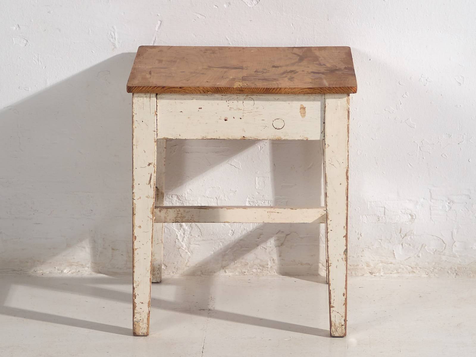 Antique white wooden bedside table (circa 1920)