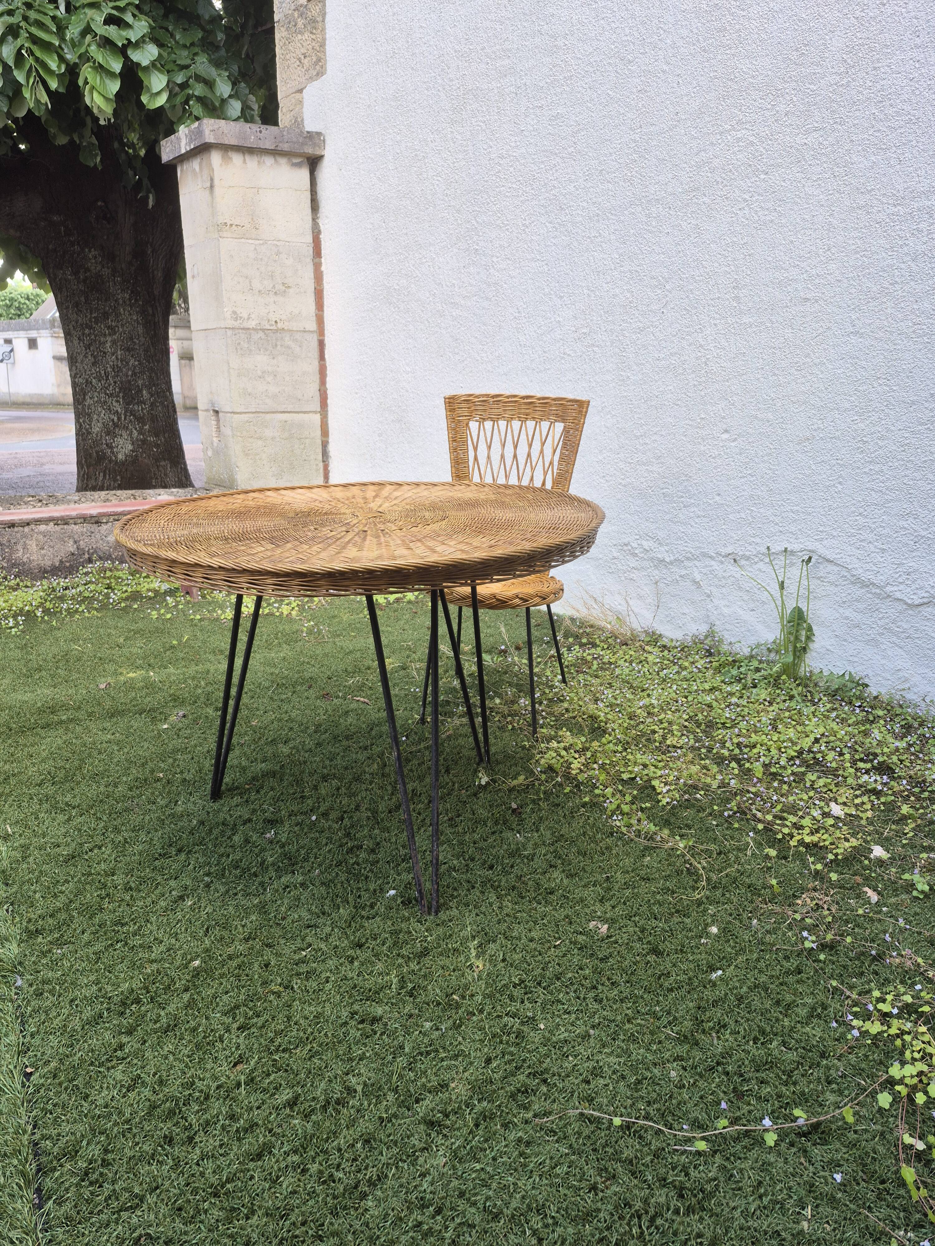 Wicker and black metal dining set