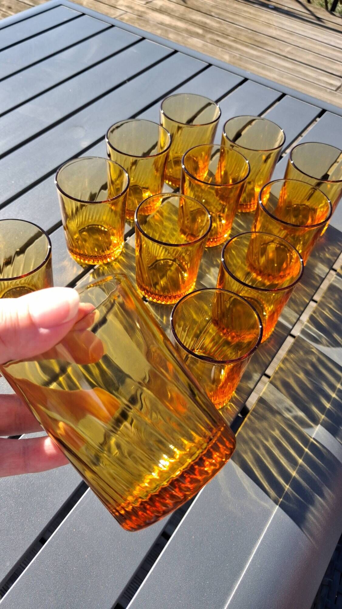 Set of 12 amber textured glass water glasses – Vintage 1970s