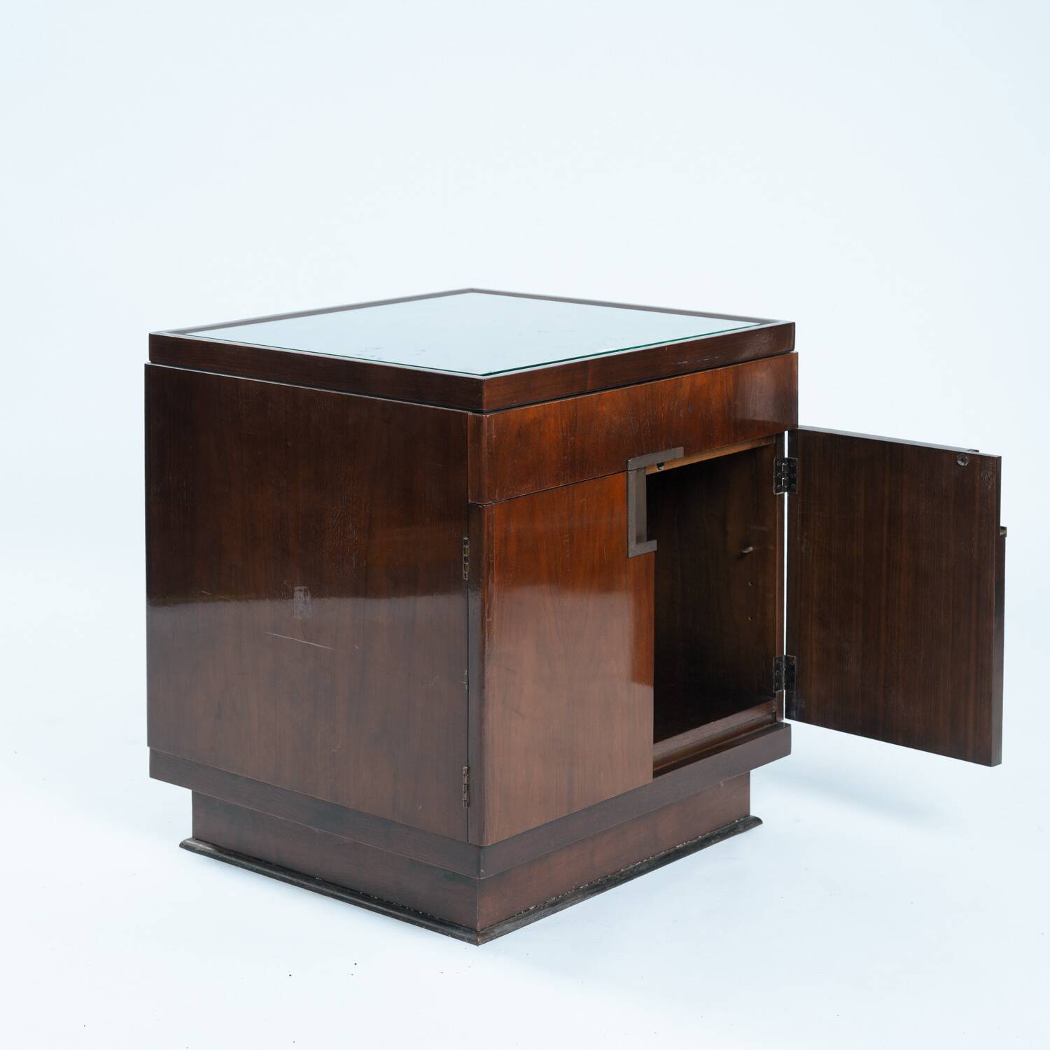 Walnut Veneered Drawer Cabinets or Nightstands by Baker, England, 1970s