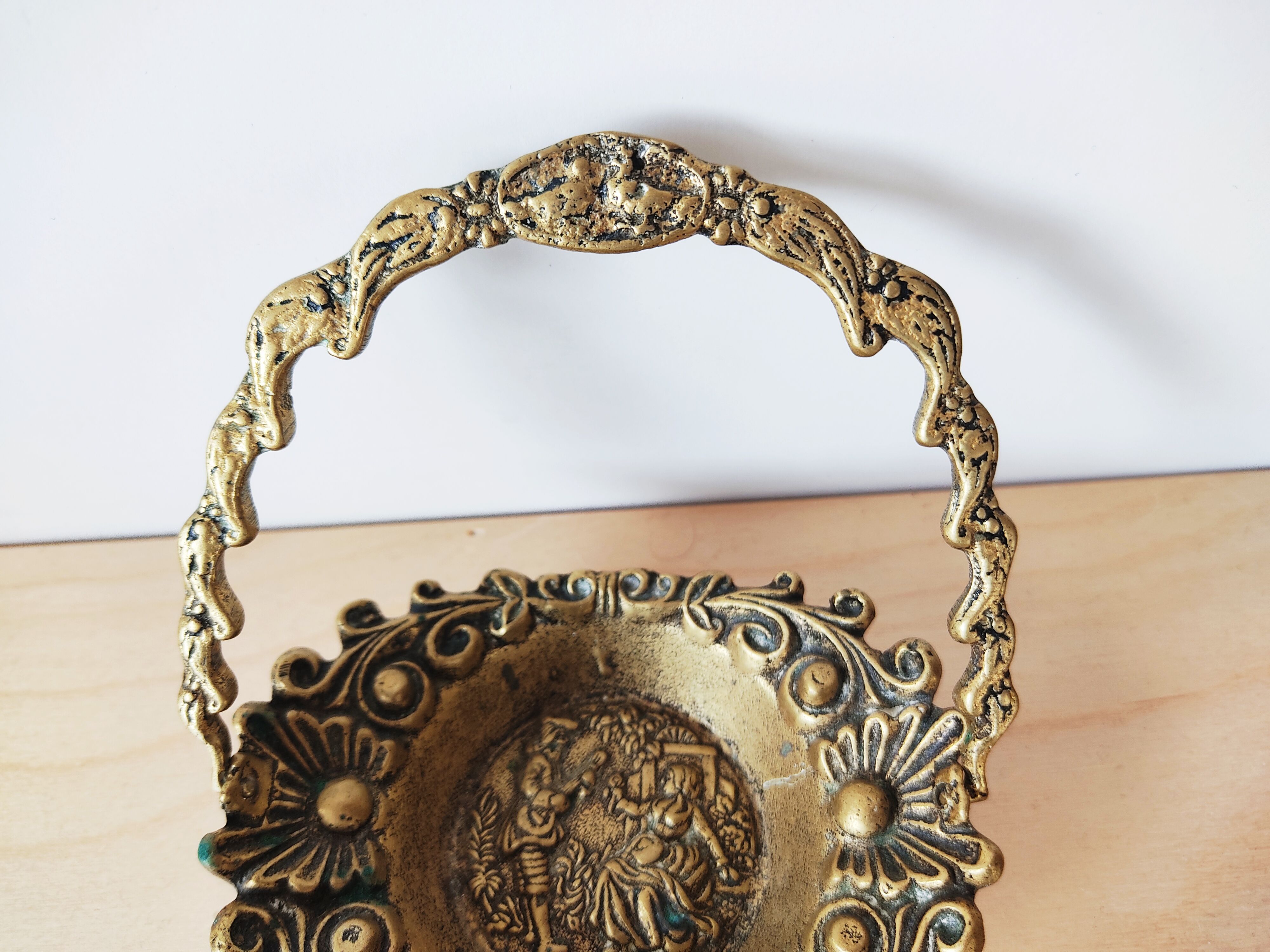 Empty bronze basket pocket with gallant stage décor