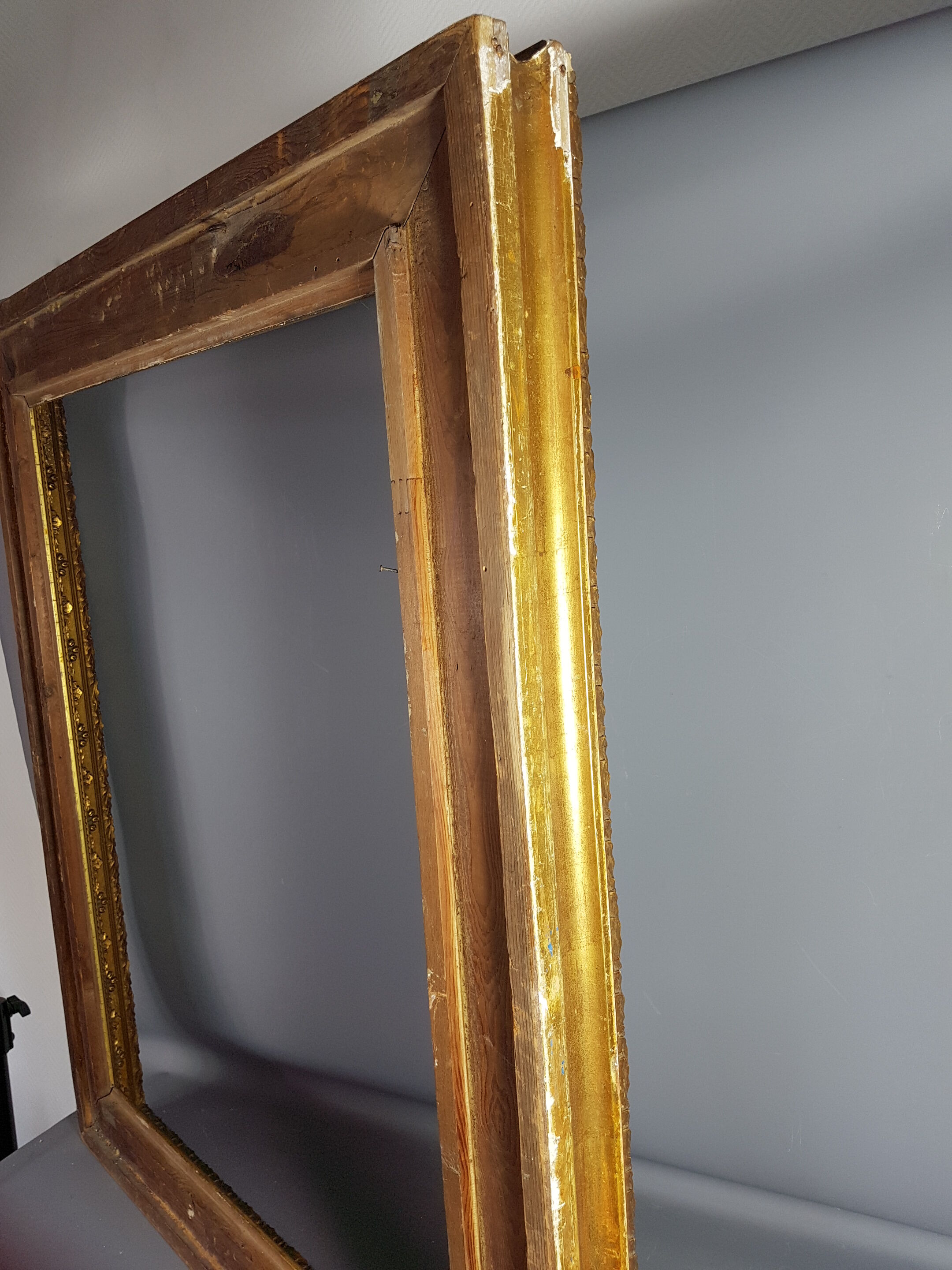 Imposing nineteenth century frame wood and gilded stucco 103x87 foliage 82.7x66.7 cm SB