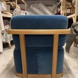 Contemporary armchair in blue velvet and oak