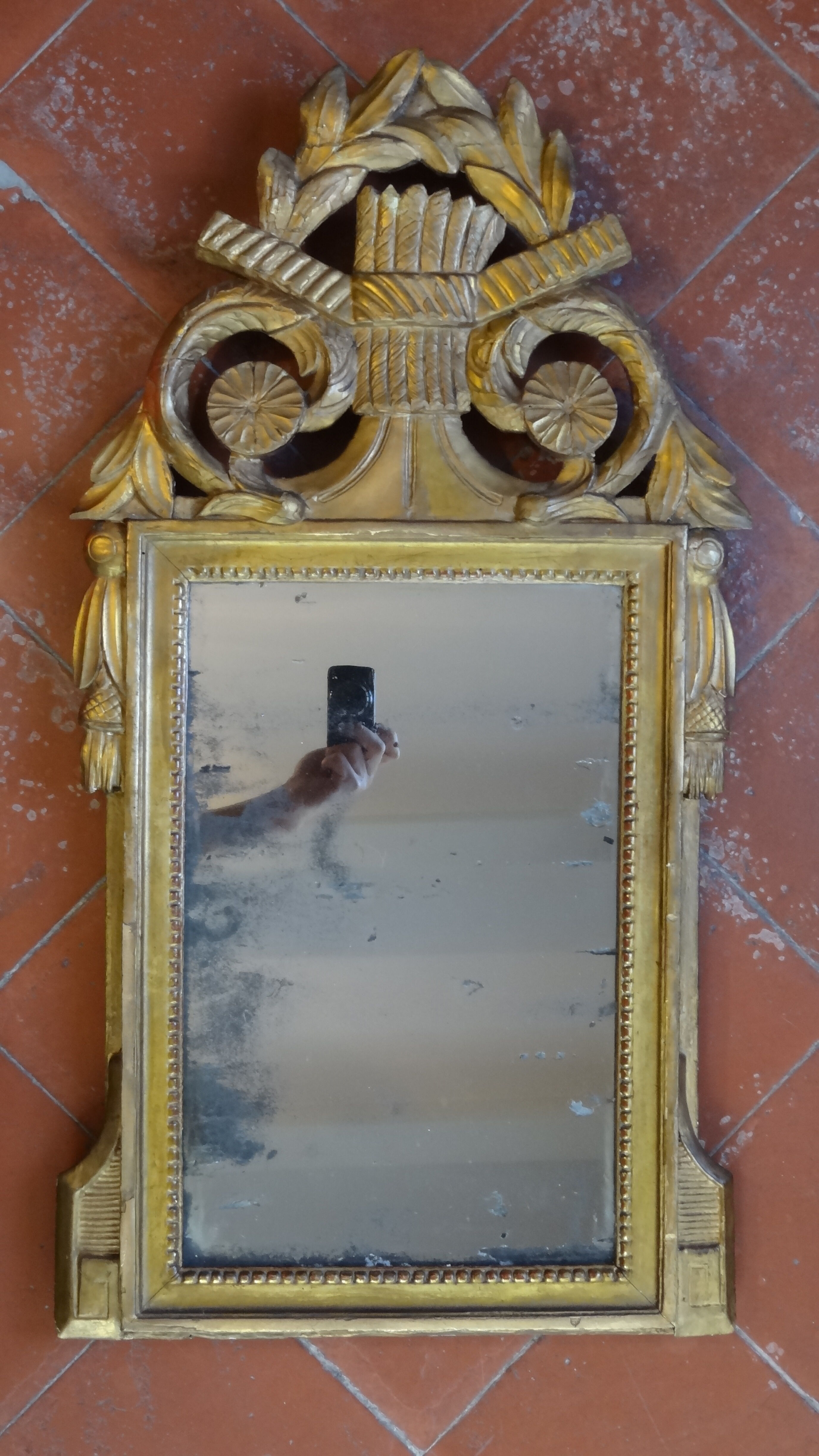 Louis XVI mirror (eighteenth century) in gilded stucco wood H 80 cm