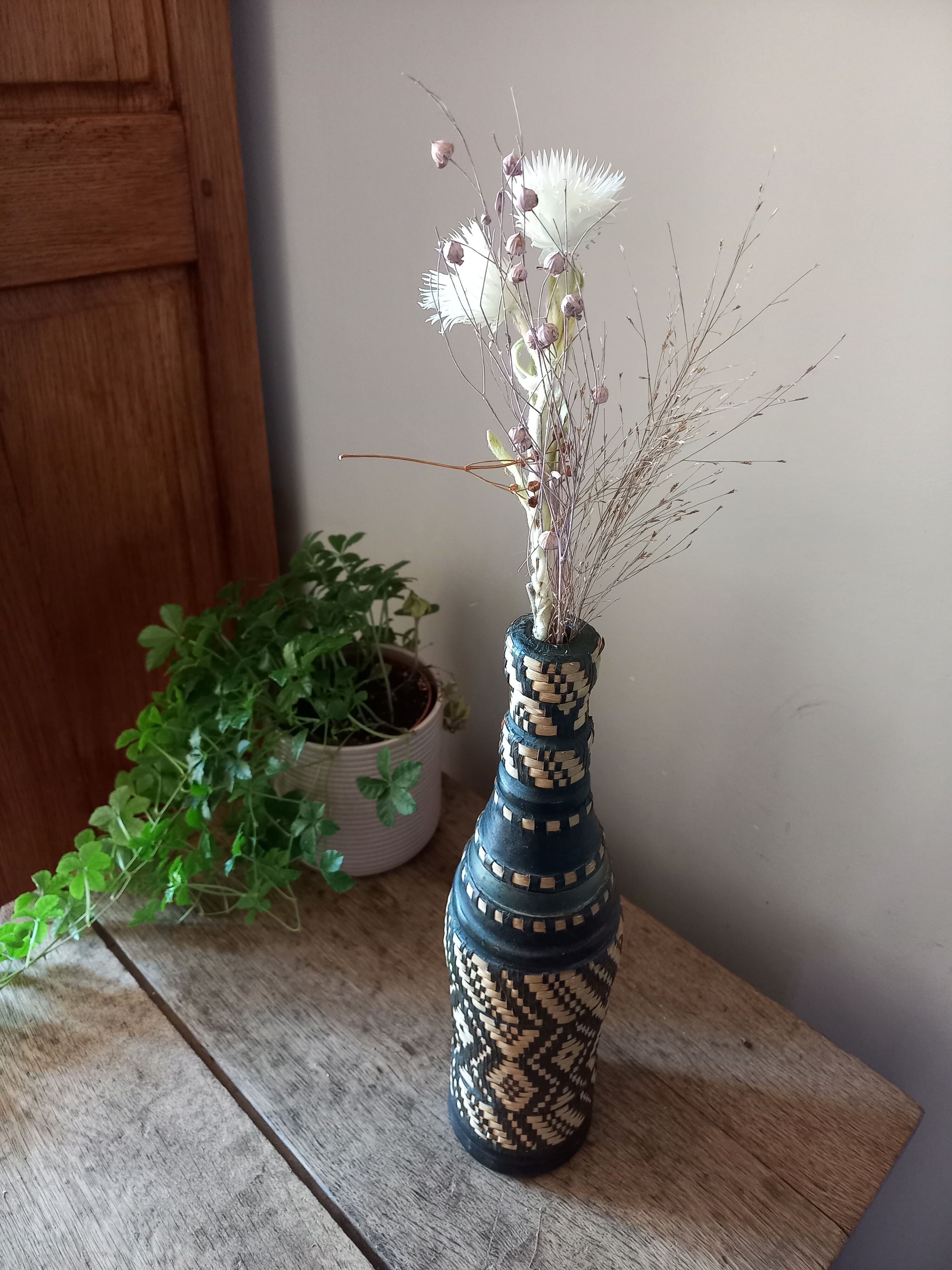 Bottle vase sheathing braided basketry and leather Ethnic Crafts