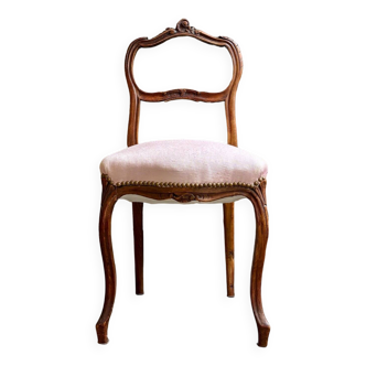 Chair in carved wood and powder pink fabric
