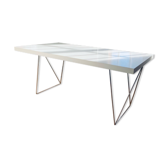 Table design blanc mat