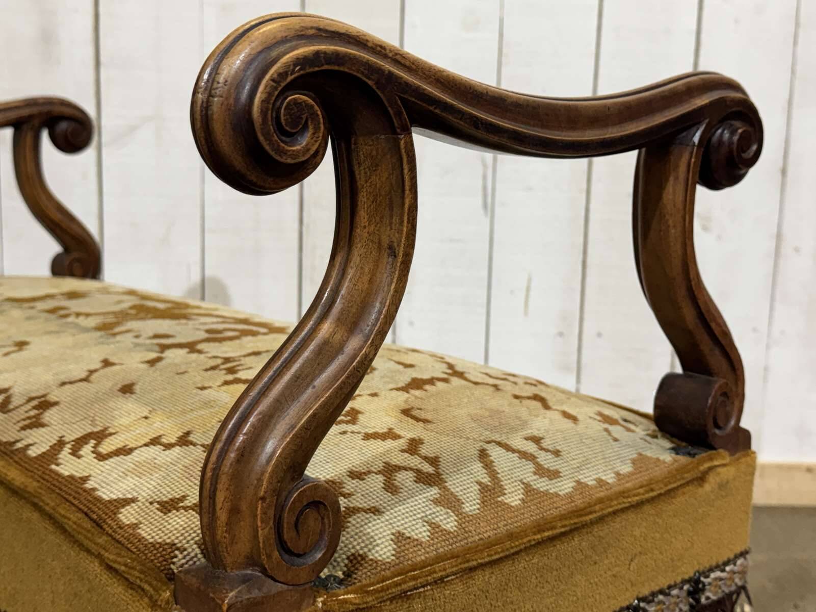 Banquette de fenêtre en noyer début XXème