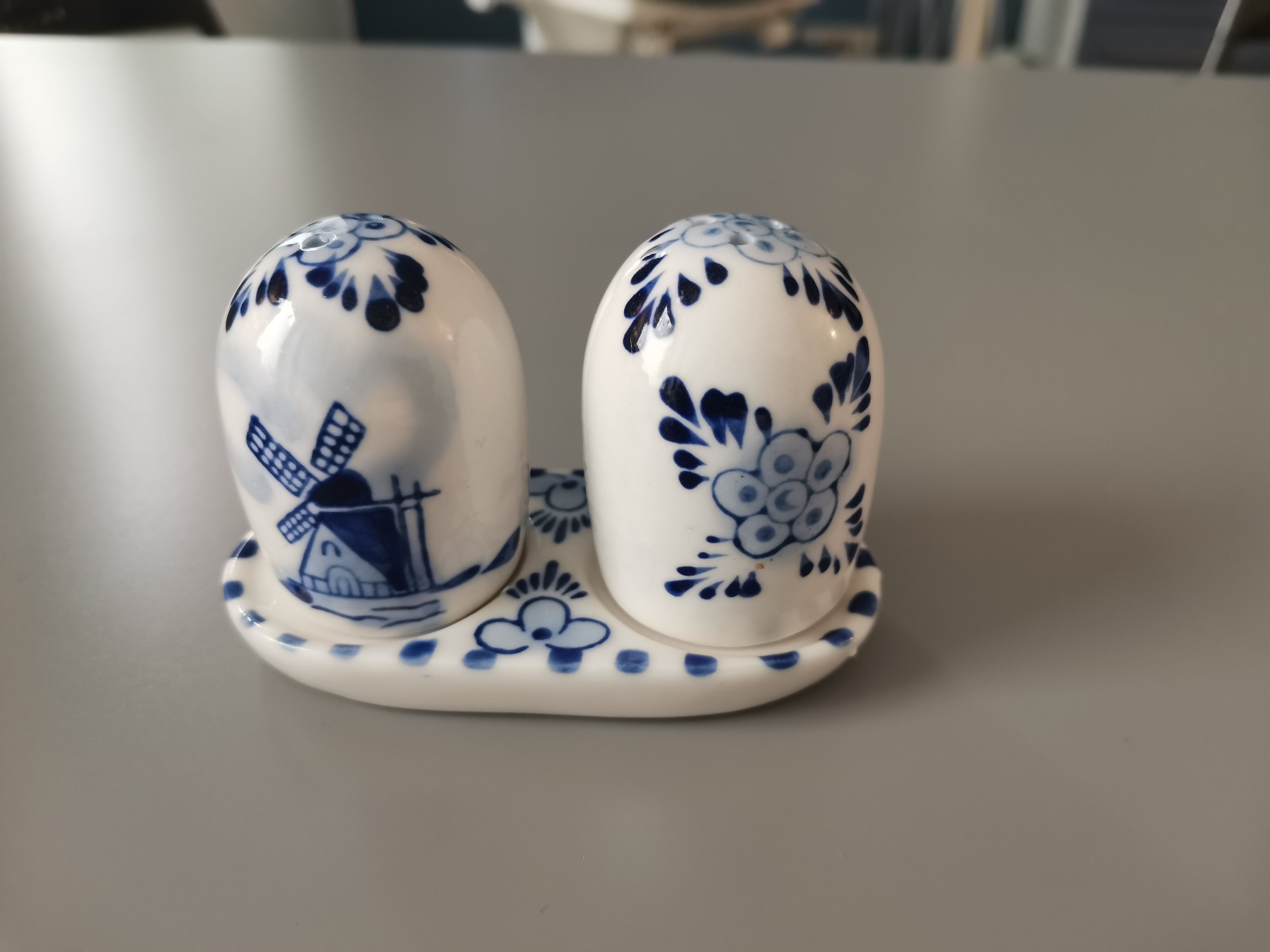 Salt, pepper and support