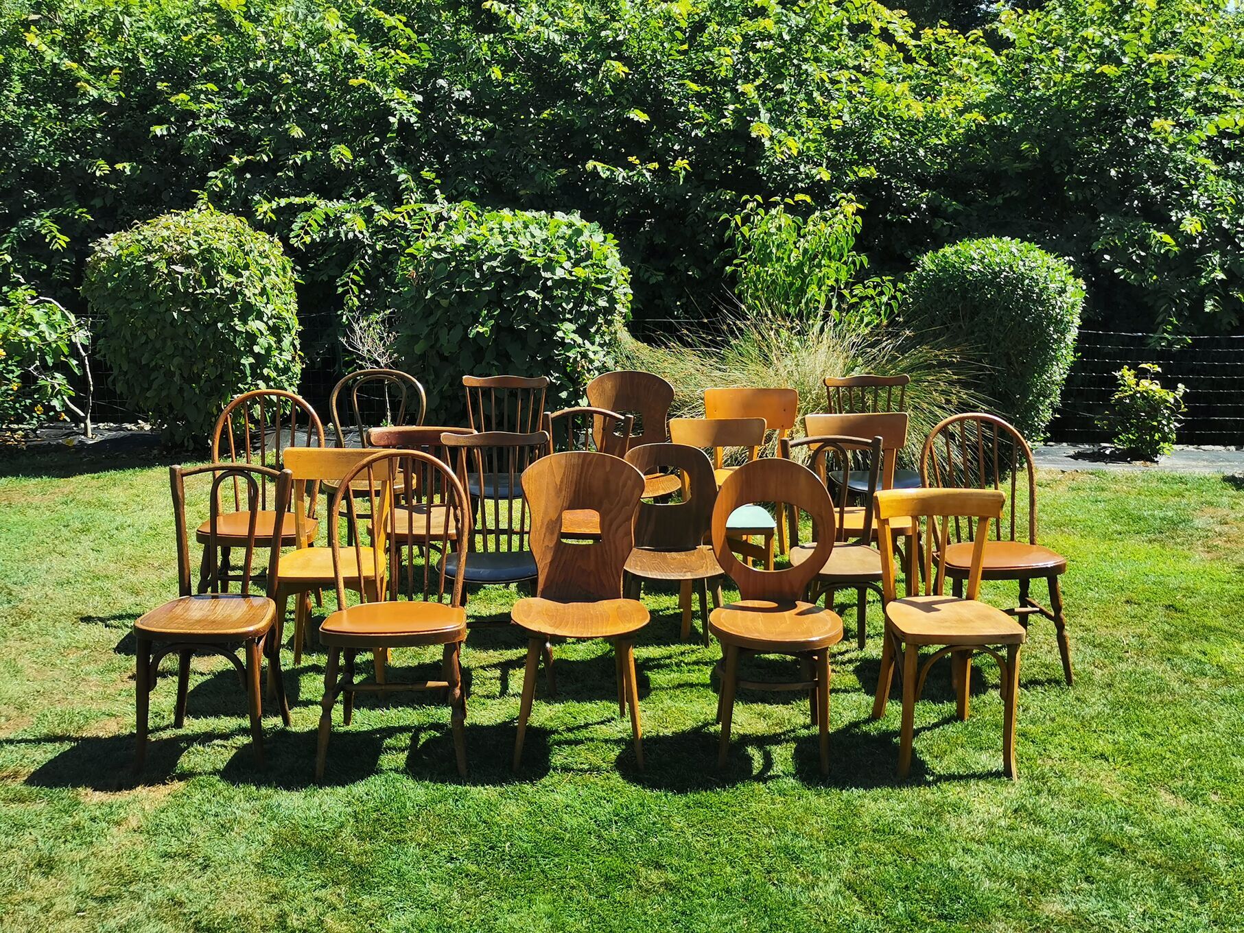 Lot de 20 chaises bistrot dépareillées